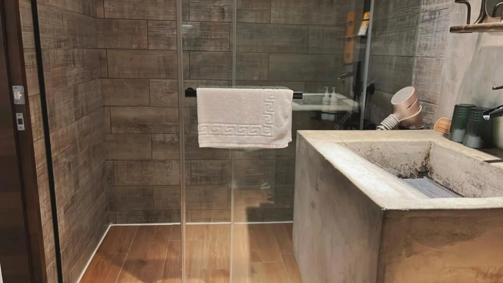 Shower in Chill Roof Hotel