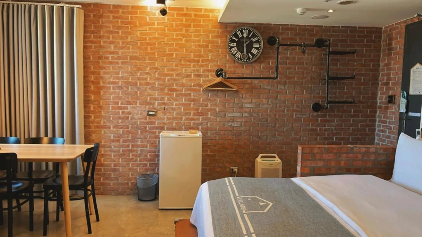 Photo of the whole room, Bed in Chill Roof Hotel