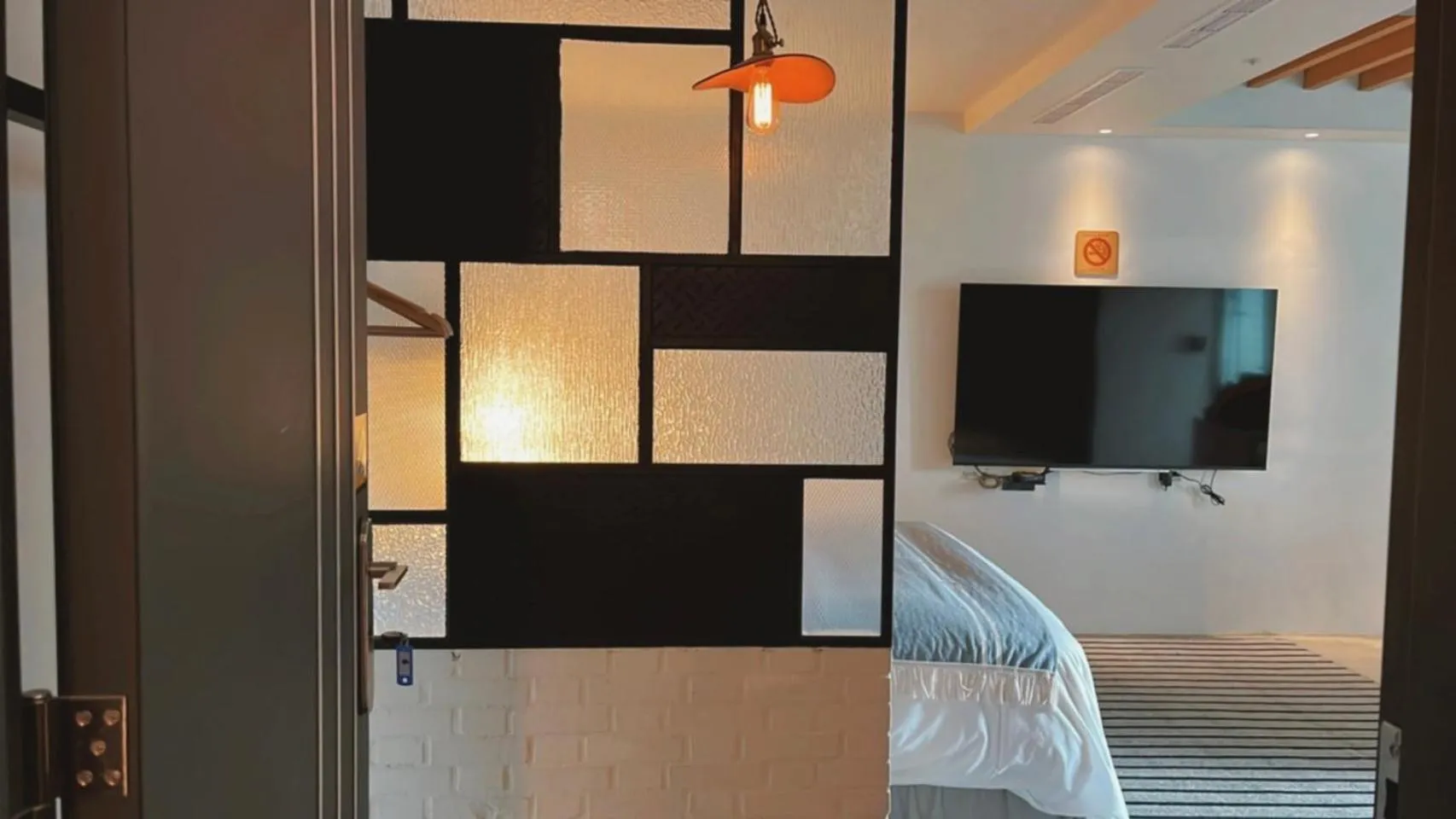 Photo of the whole room, Bed in Chill Roof Hotel