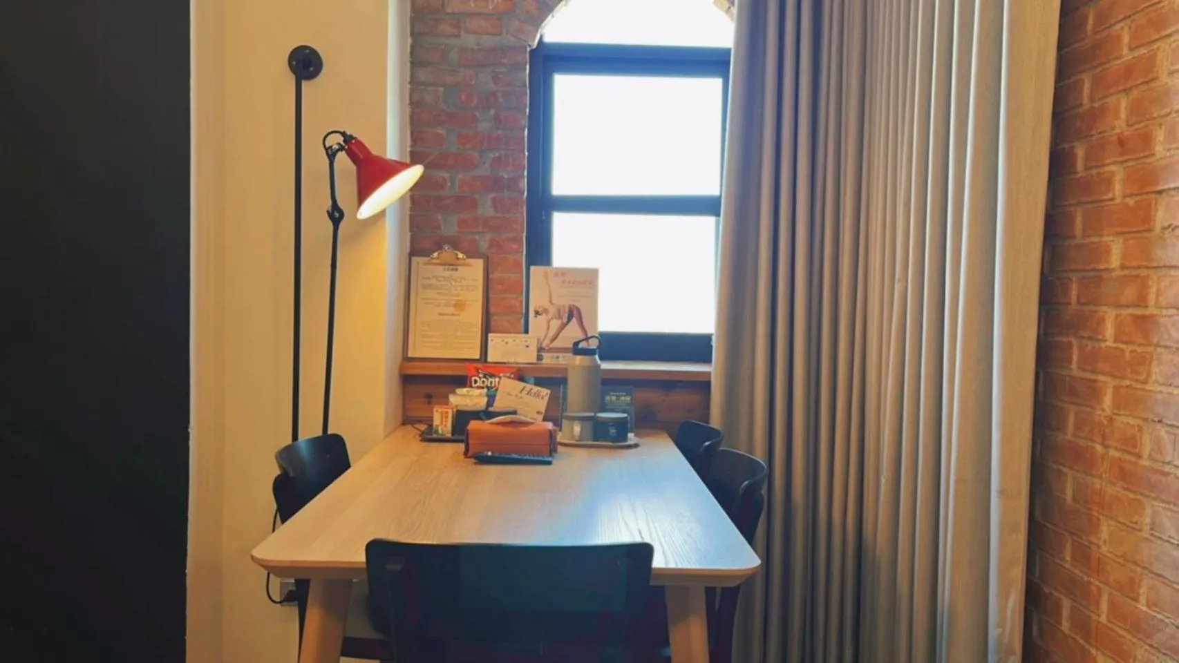 Dining area in Chill Roof Hotel