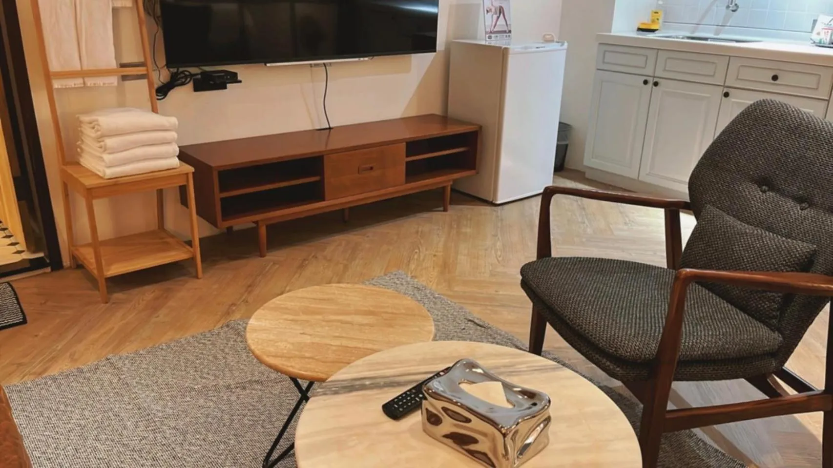 TV and multimedia in Chill Roof Hotel