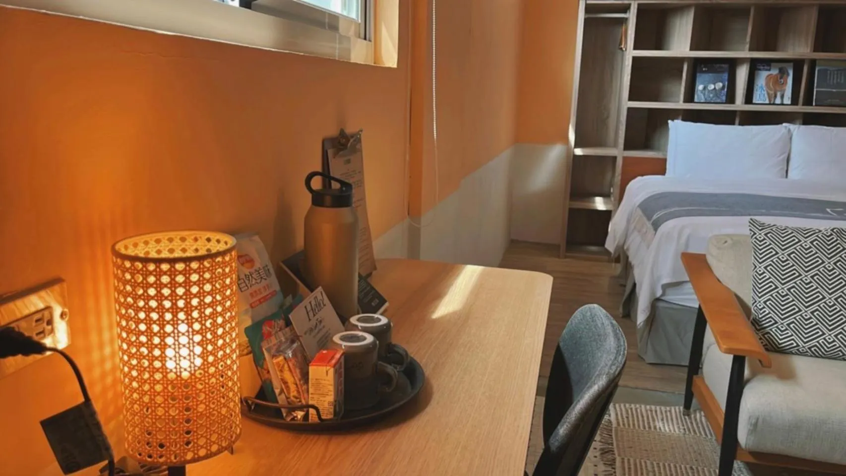 Seating area, Bed in Chill Roof Hotel