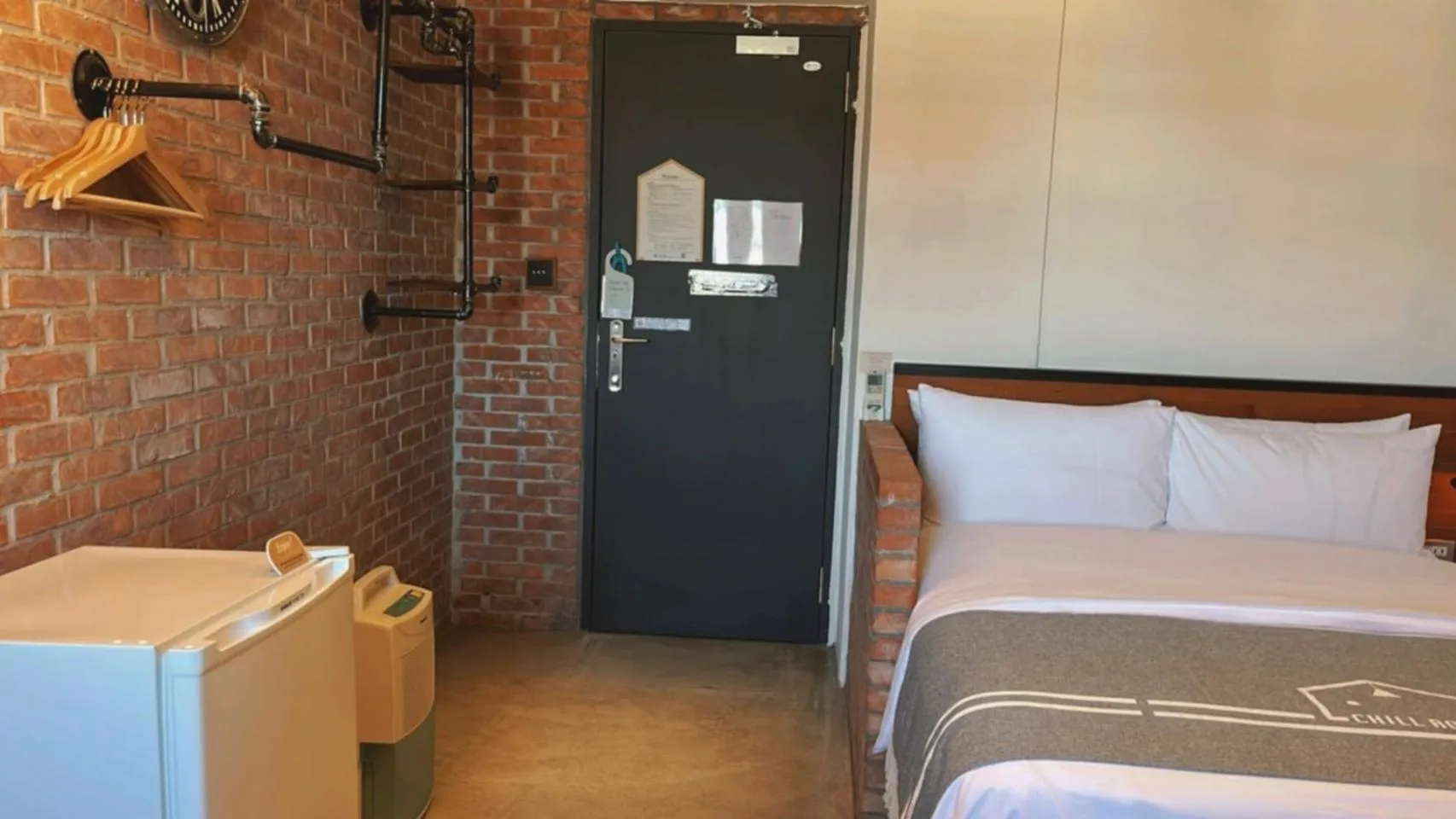 Photo of the whole room, Bed in Chill Roof Hotel