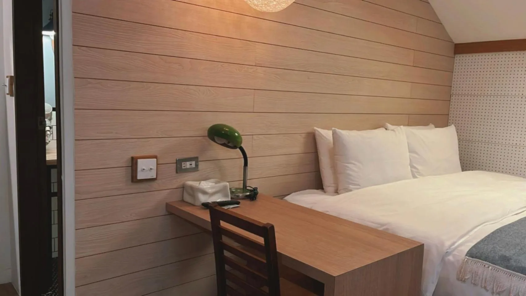 Photo of the whole room, Bed in Chill Roof Hotel