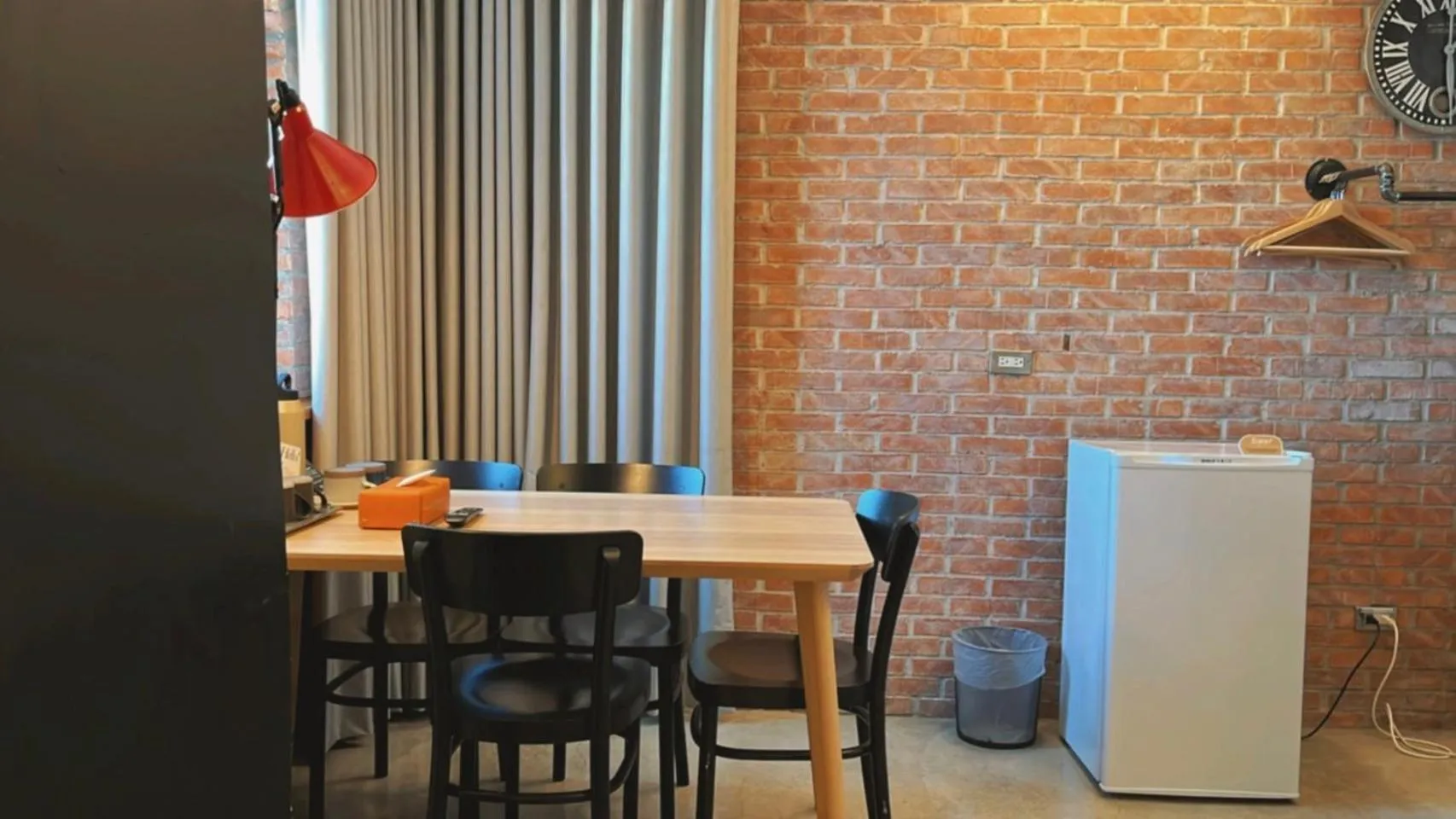 Dining area in Chill Roof Hotel