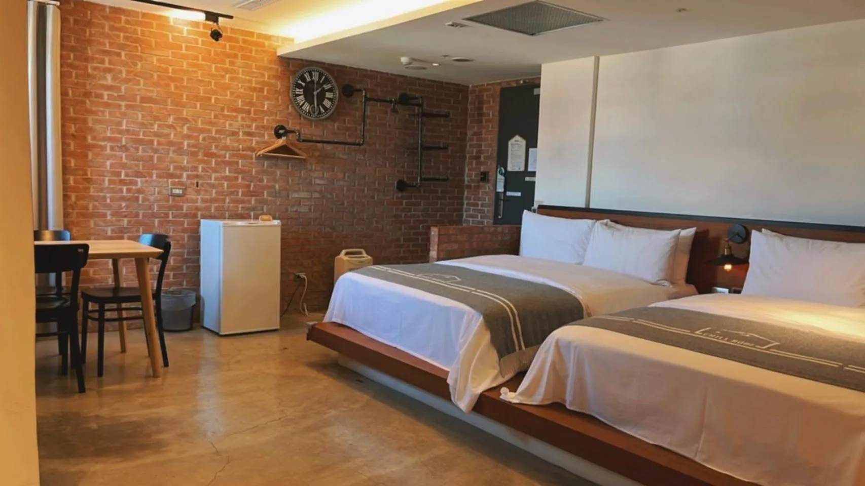 Photo of the whole room, Bed in Chill Roof Hotel