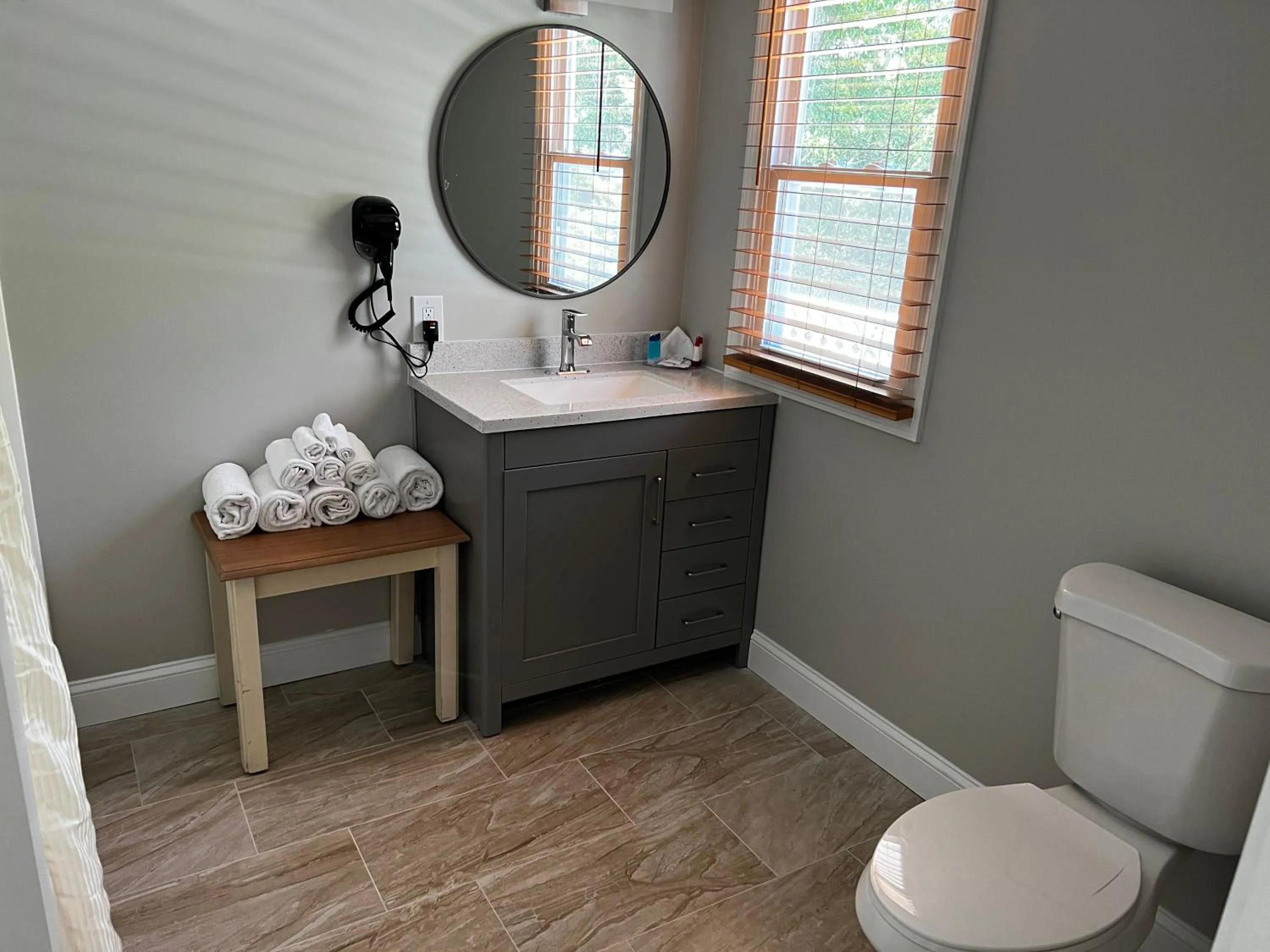 Bathroom in Captains Quarters Motel & Conference Center