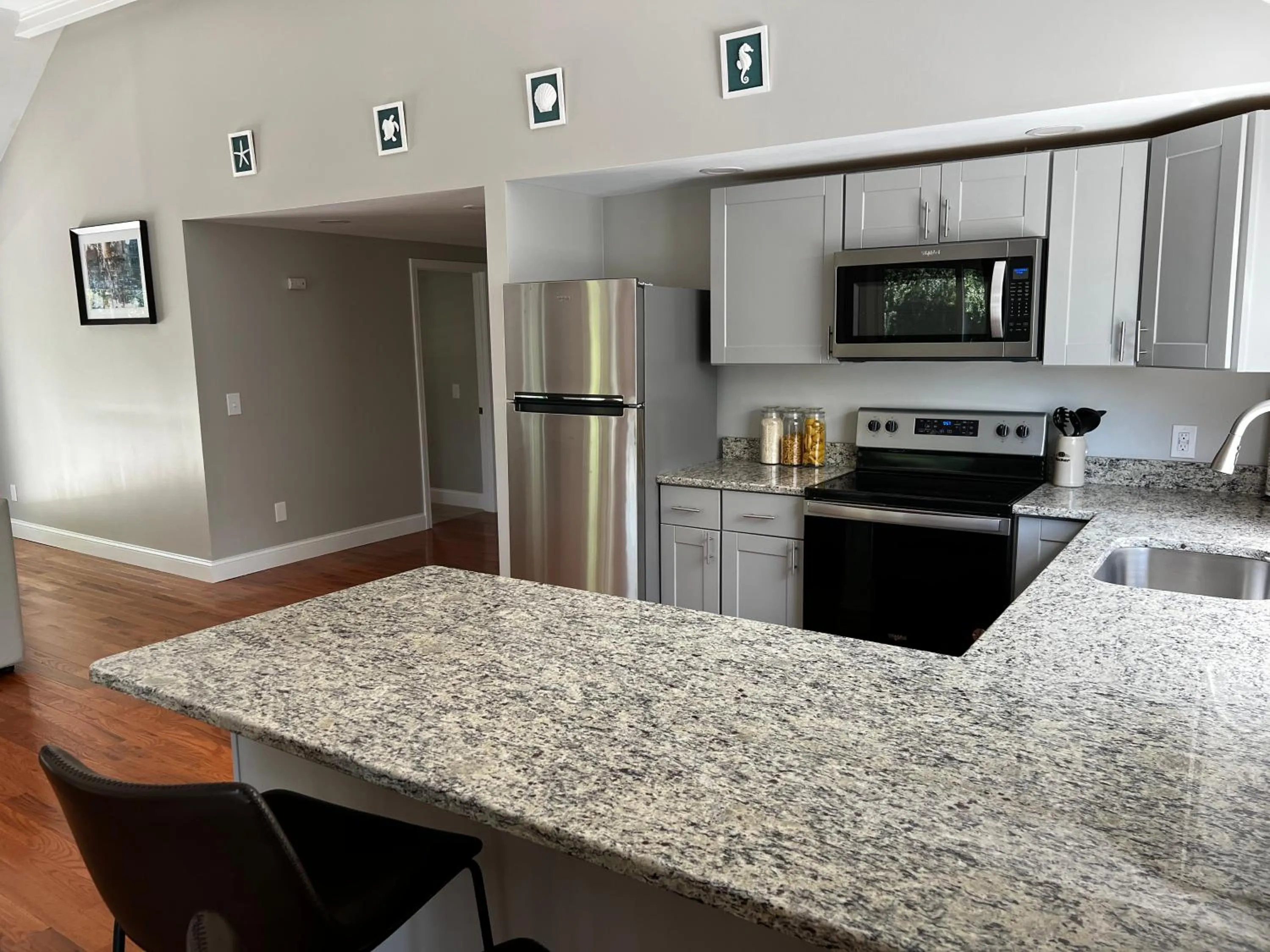 Kitchen or kitchenette in Captains Quarters Motel & Conference Center