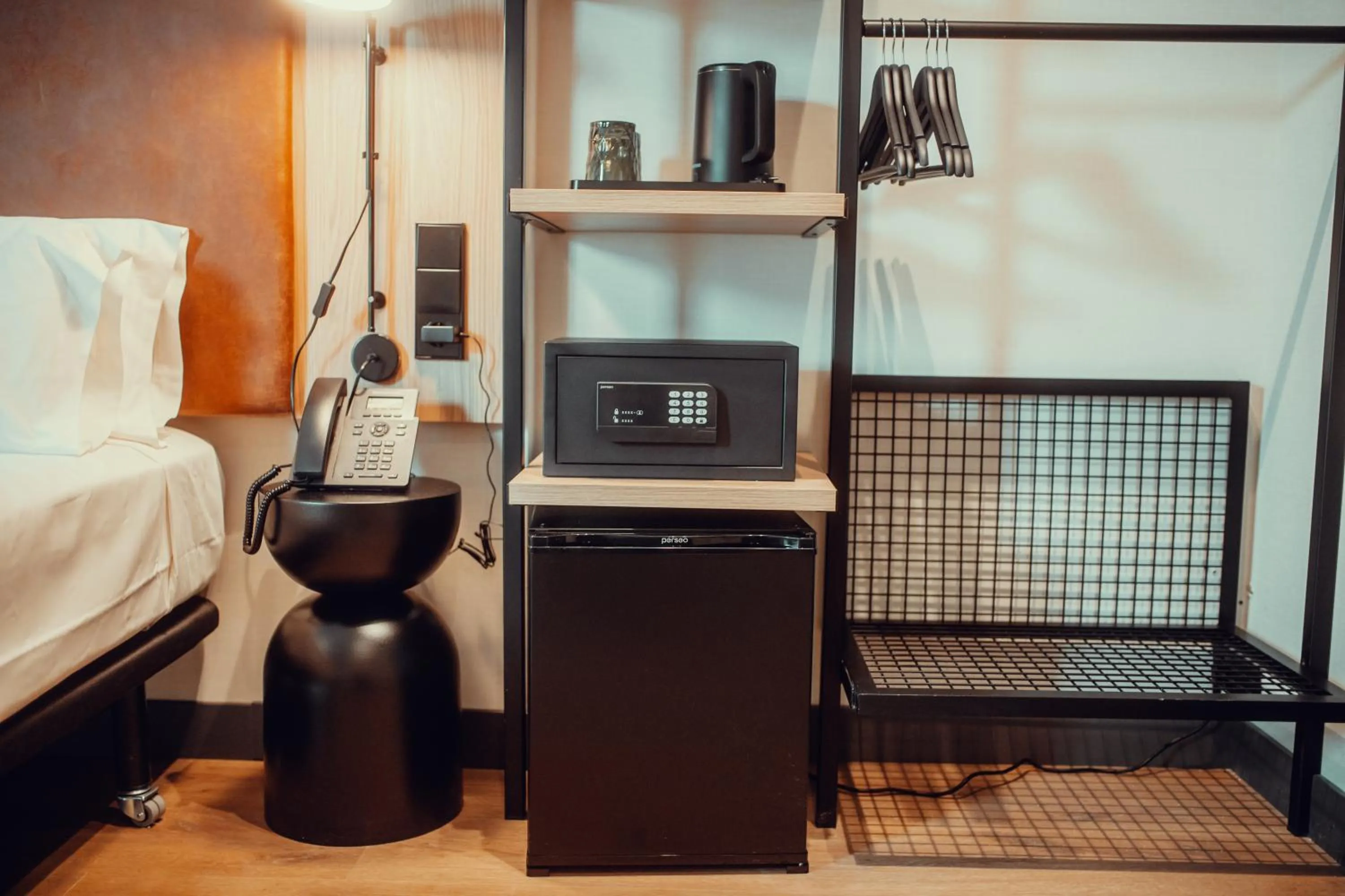 Photo of the whole room, Bed in Hotel Transit