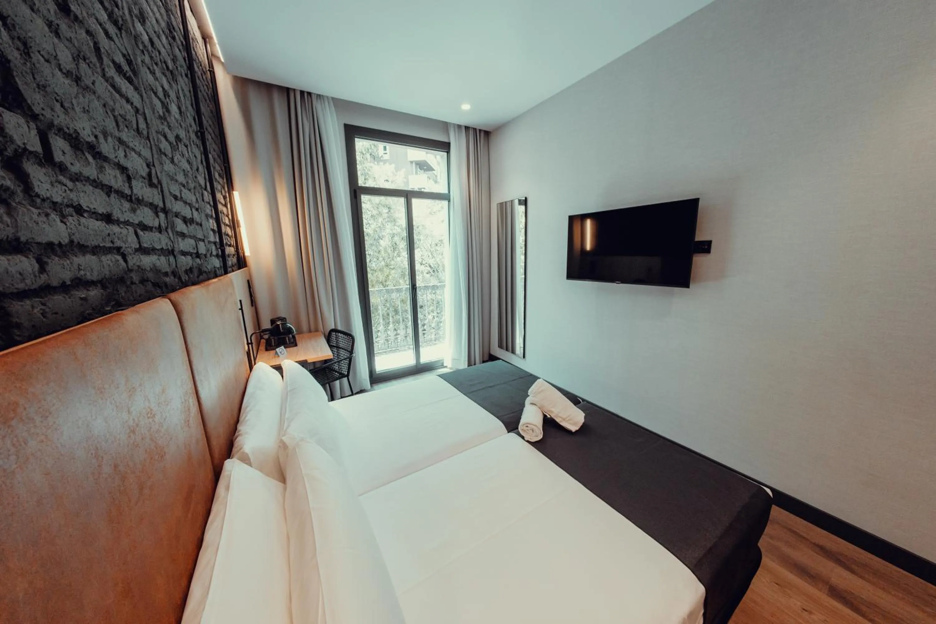 Photo of the whole room, Bed in Hotel Transit