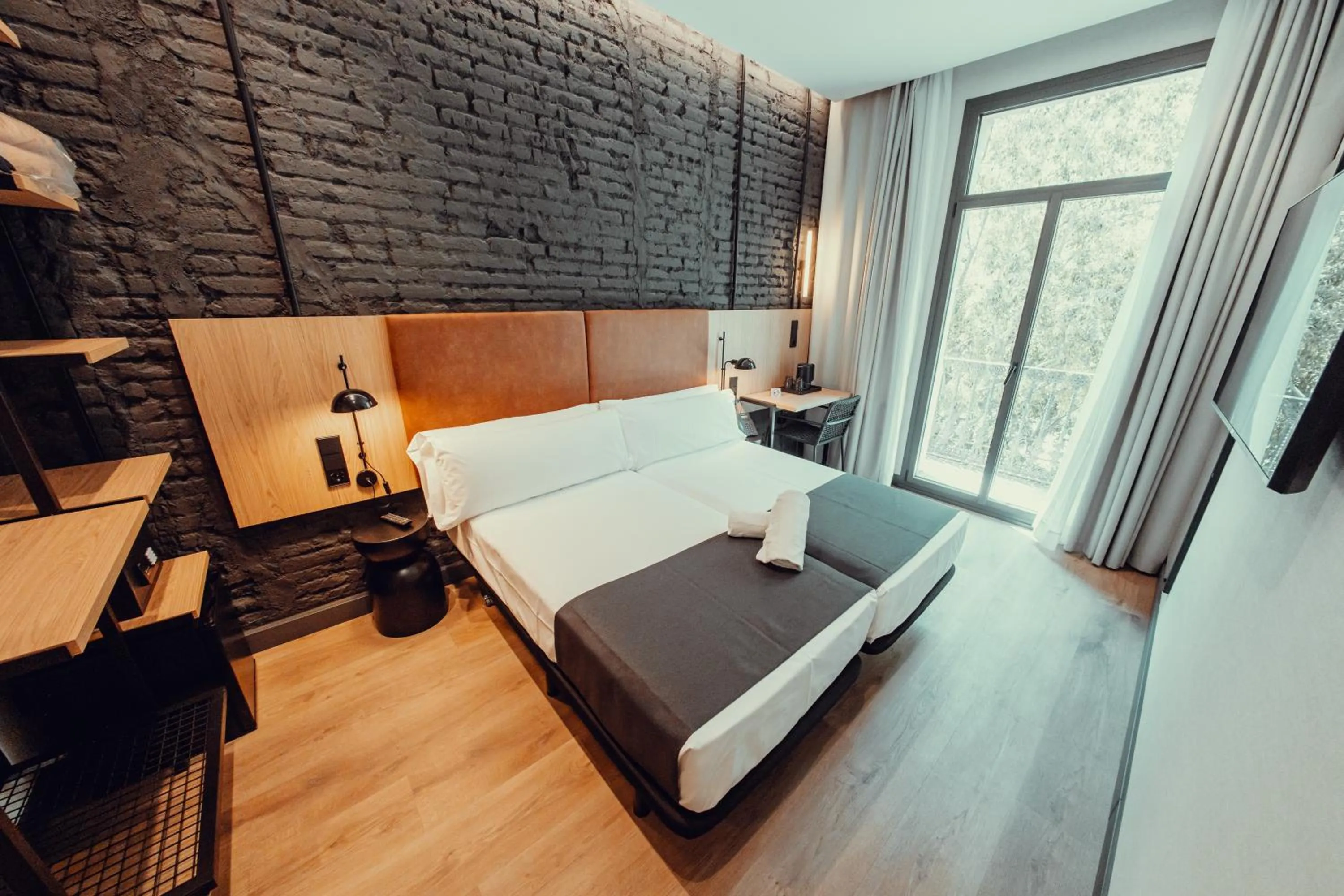 Photo of the whole room, Bed in Hotel Transit