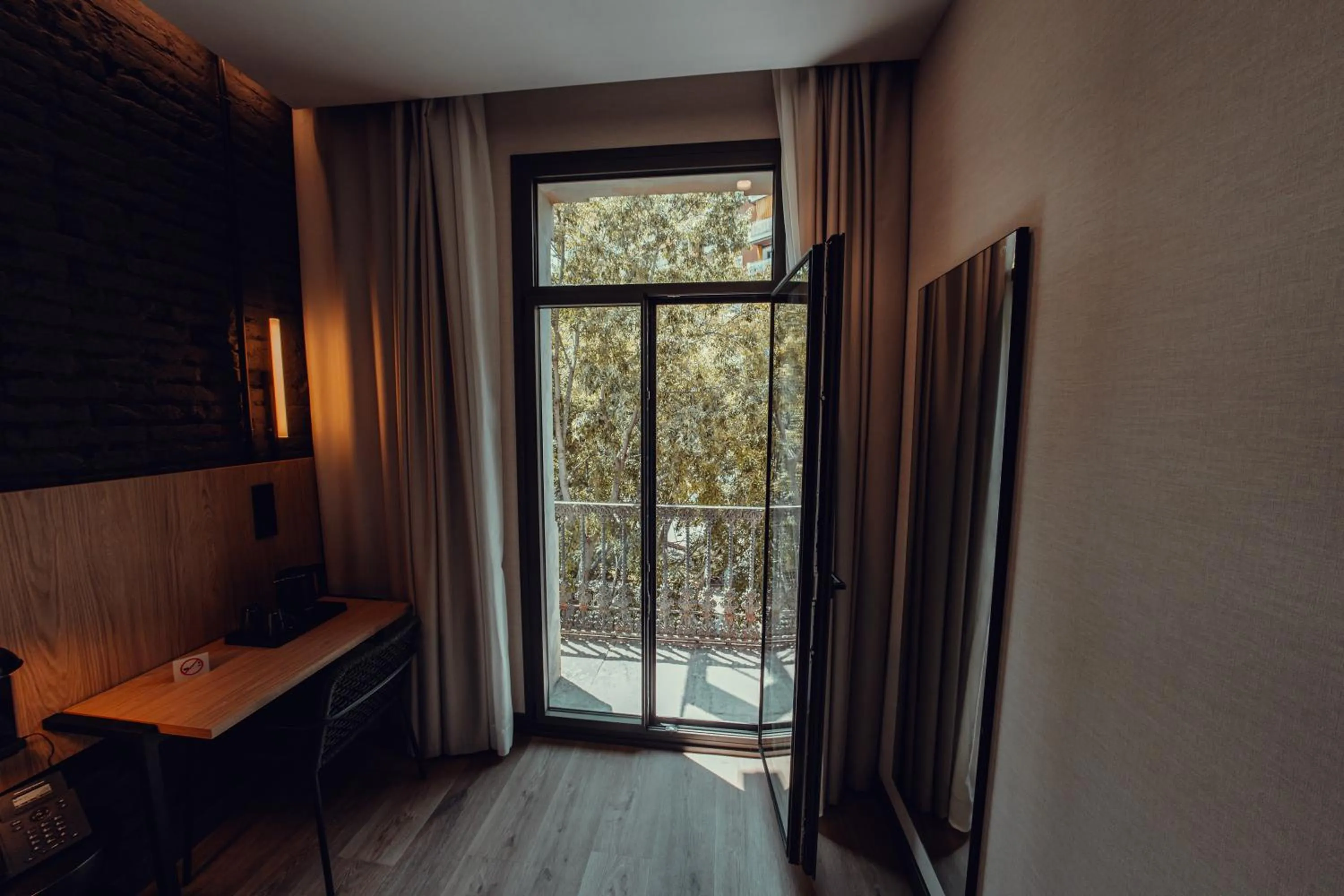 Photo of the whole room in Hotel Transit