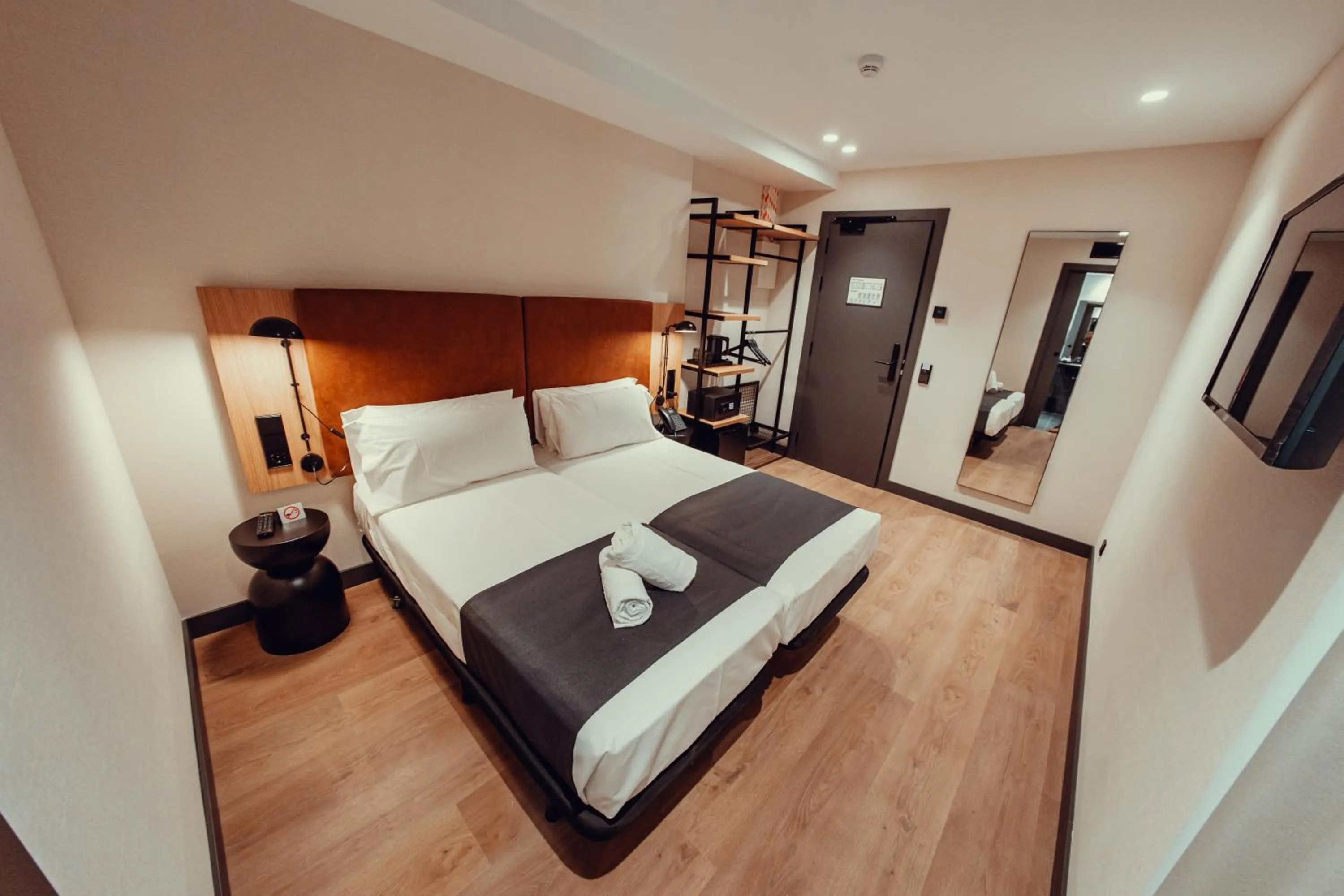 Photo of the whole room, Bed in Hotel Transit