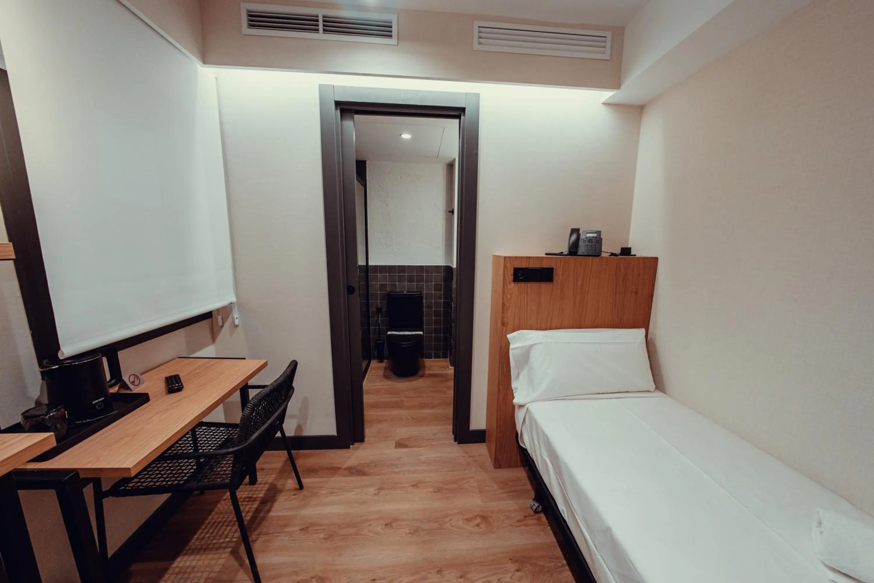 Photo of the whole room, Bed in Hotel Transit