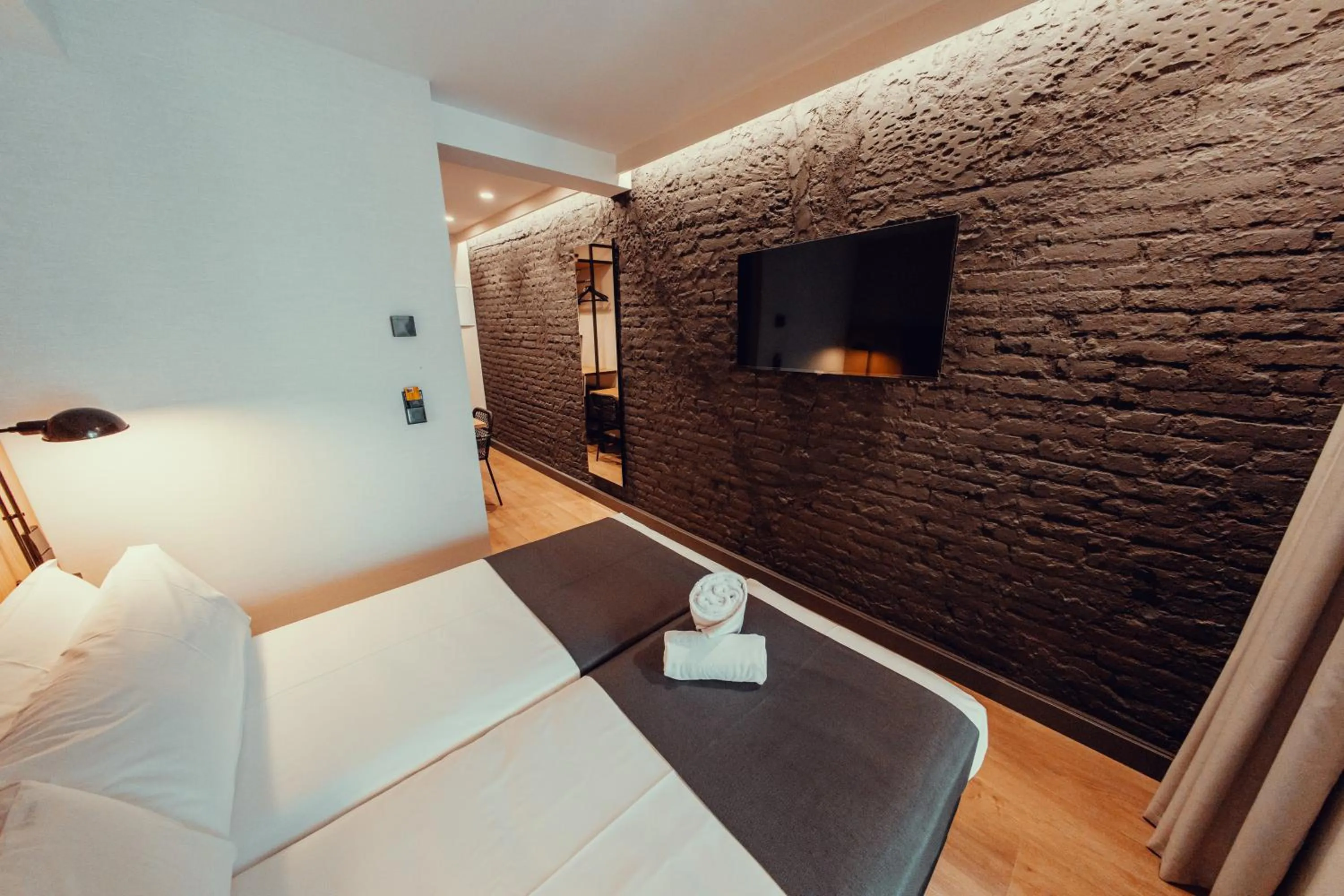 Photo of the whole room, Bed in Hotel Transit