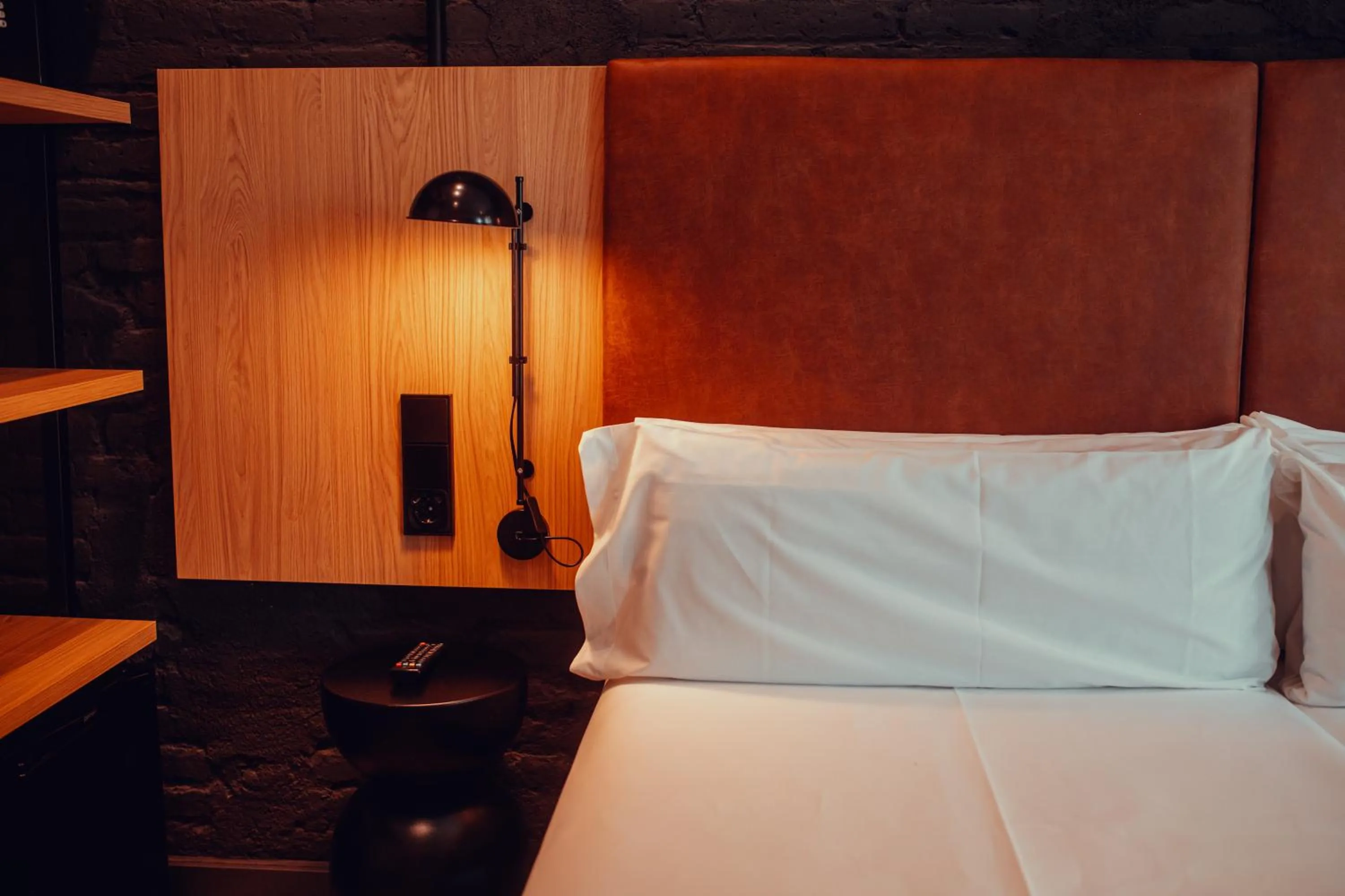 Photo of the whole room, Bed in Hotel Transit