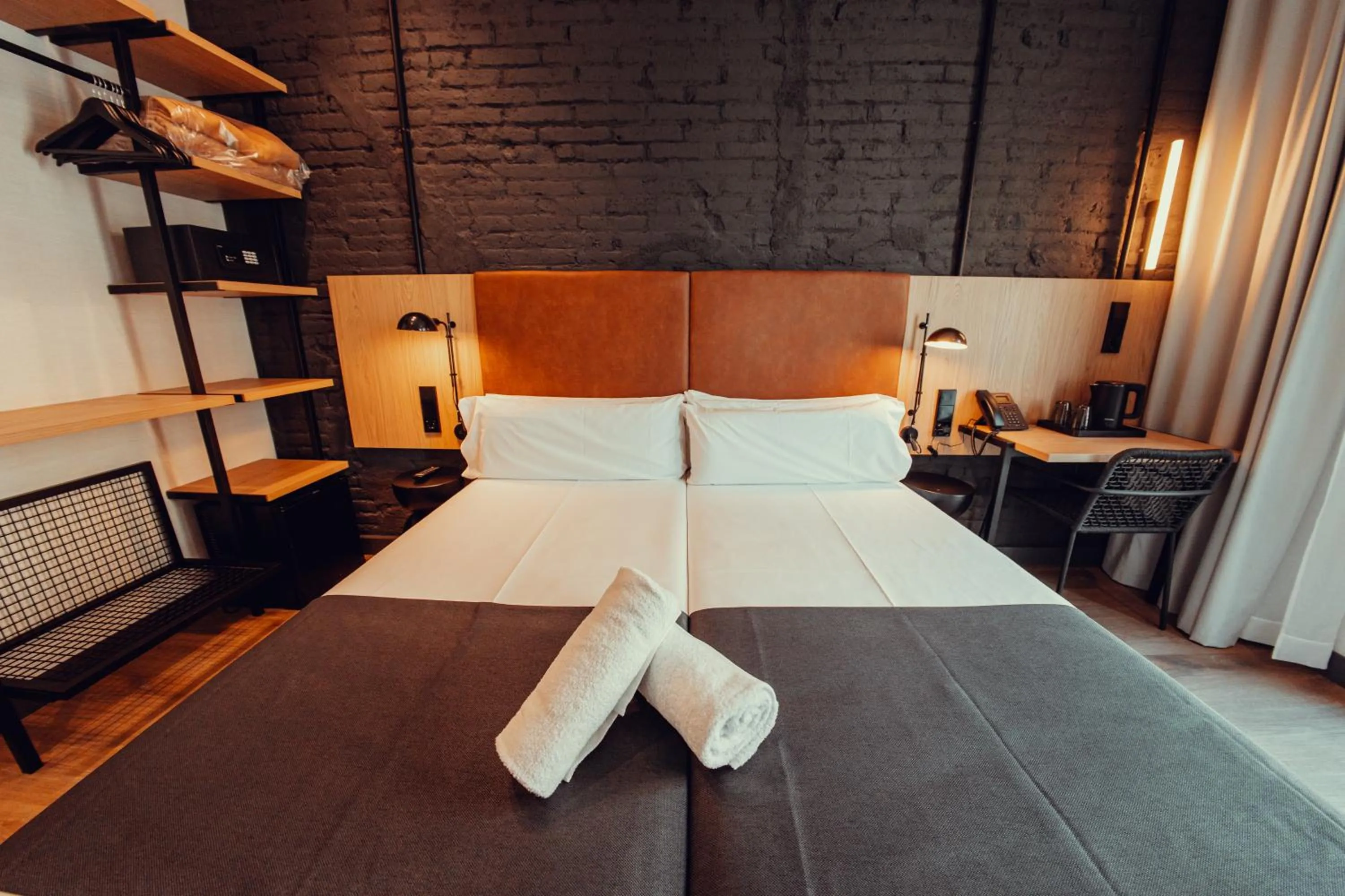 Photo of the whole room, Bed in Hotel Transit