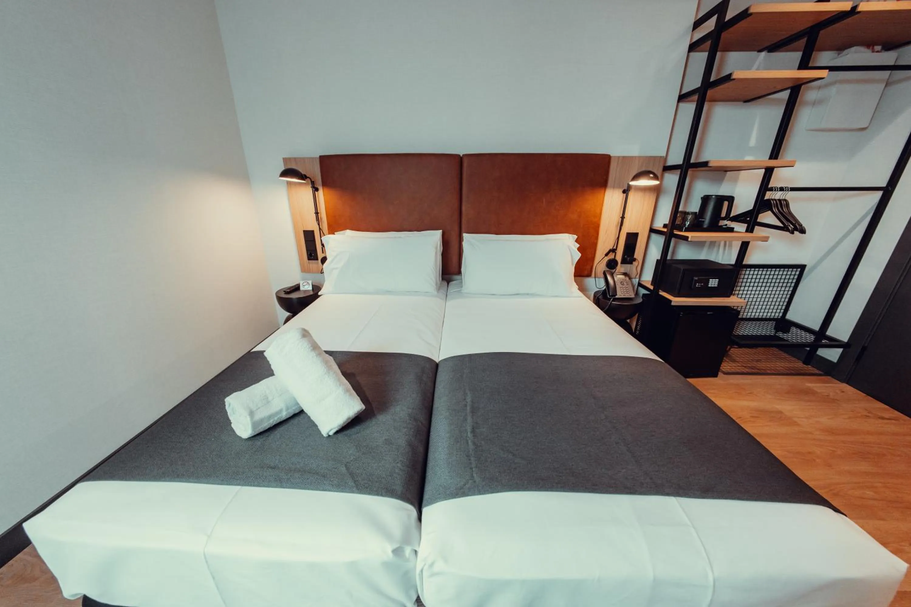 Photo of the whole room, Bed in Hotel Transit