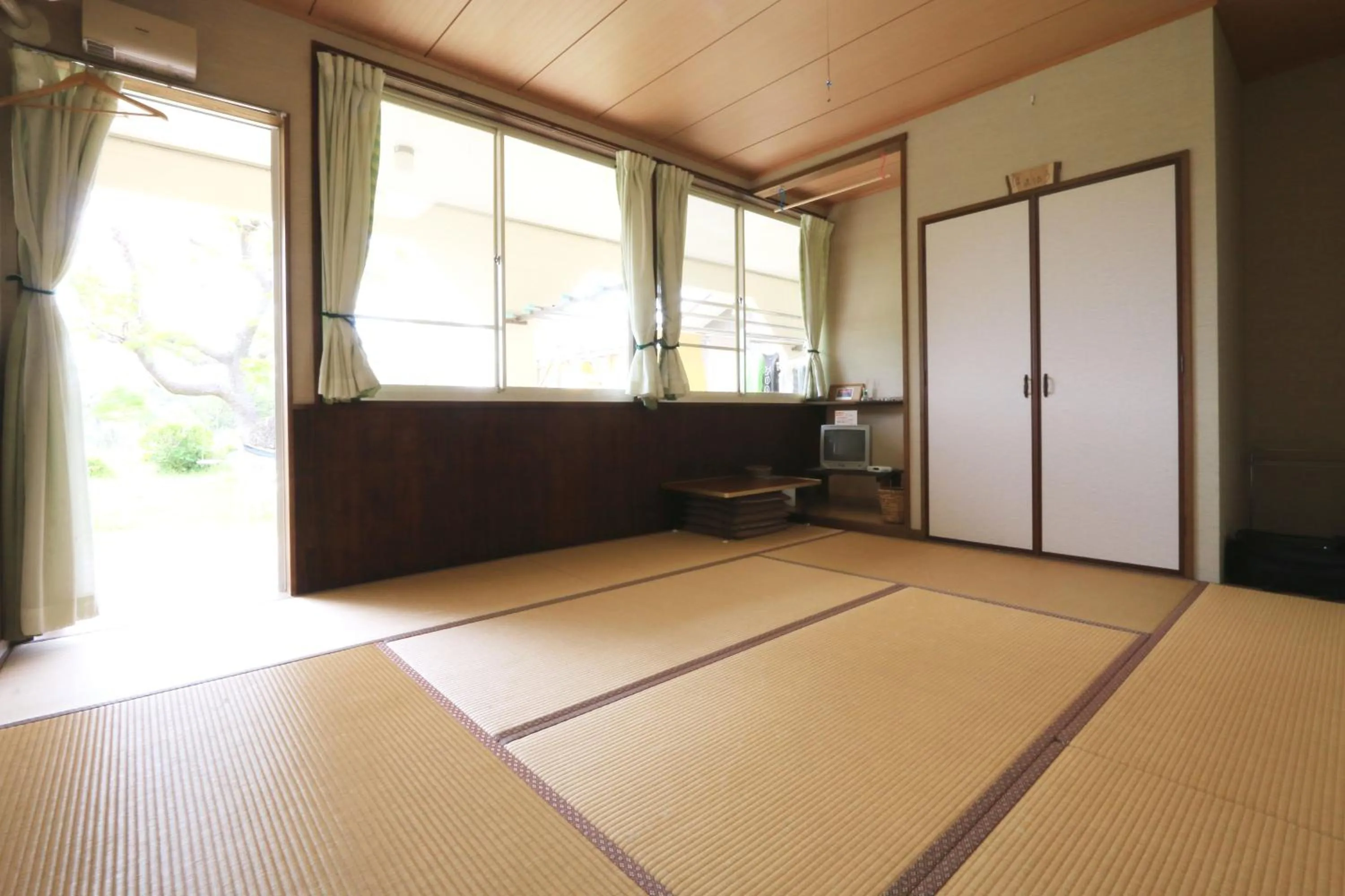 Photo of the whole room in Tanegashima Minshuku Yuyu