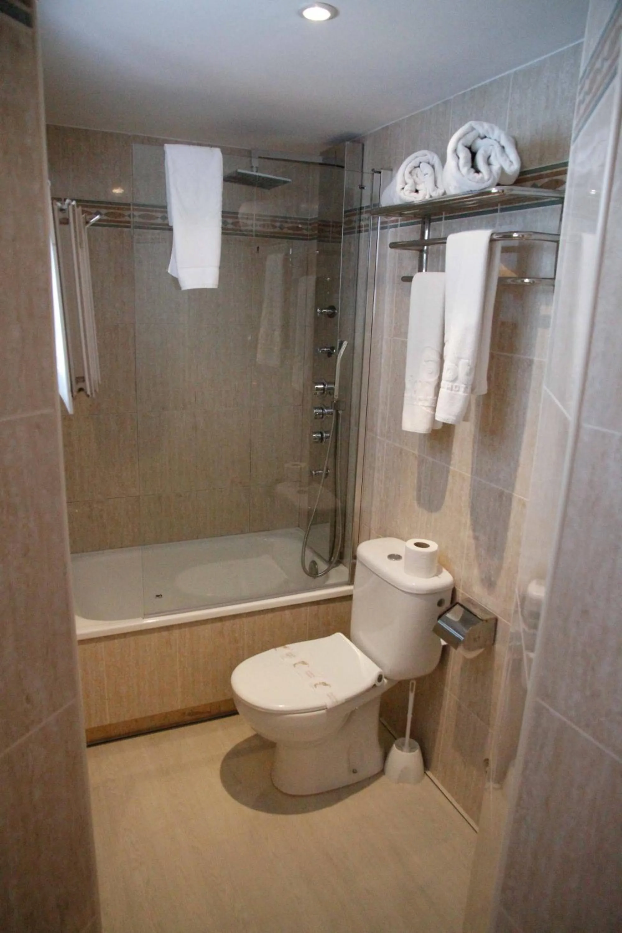 Bathroom in Parrots Sitges Hotel