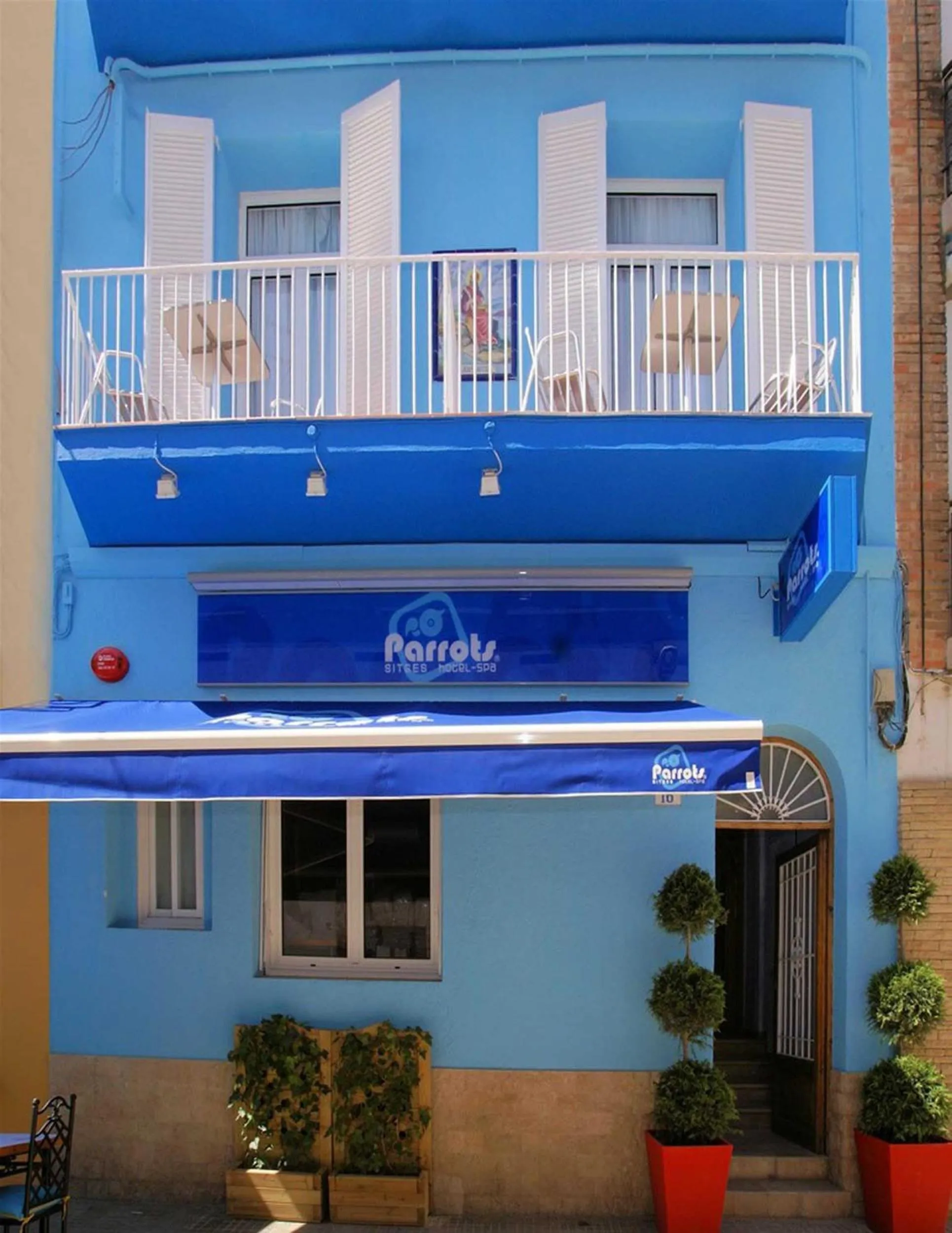 Facade/entrance in Parrots Sitges Hotel