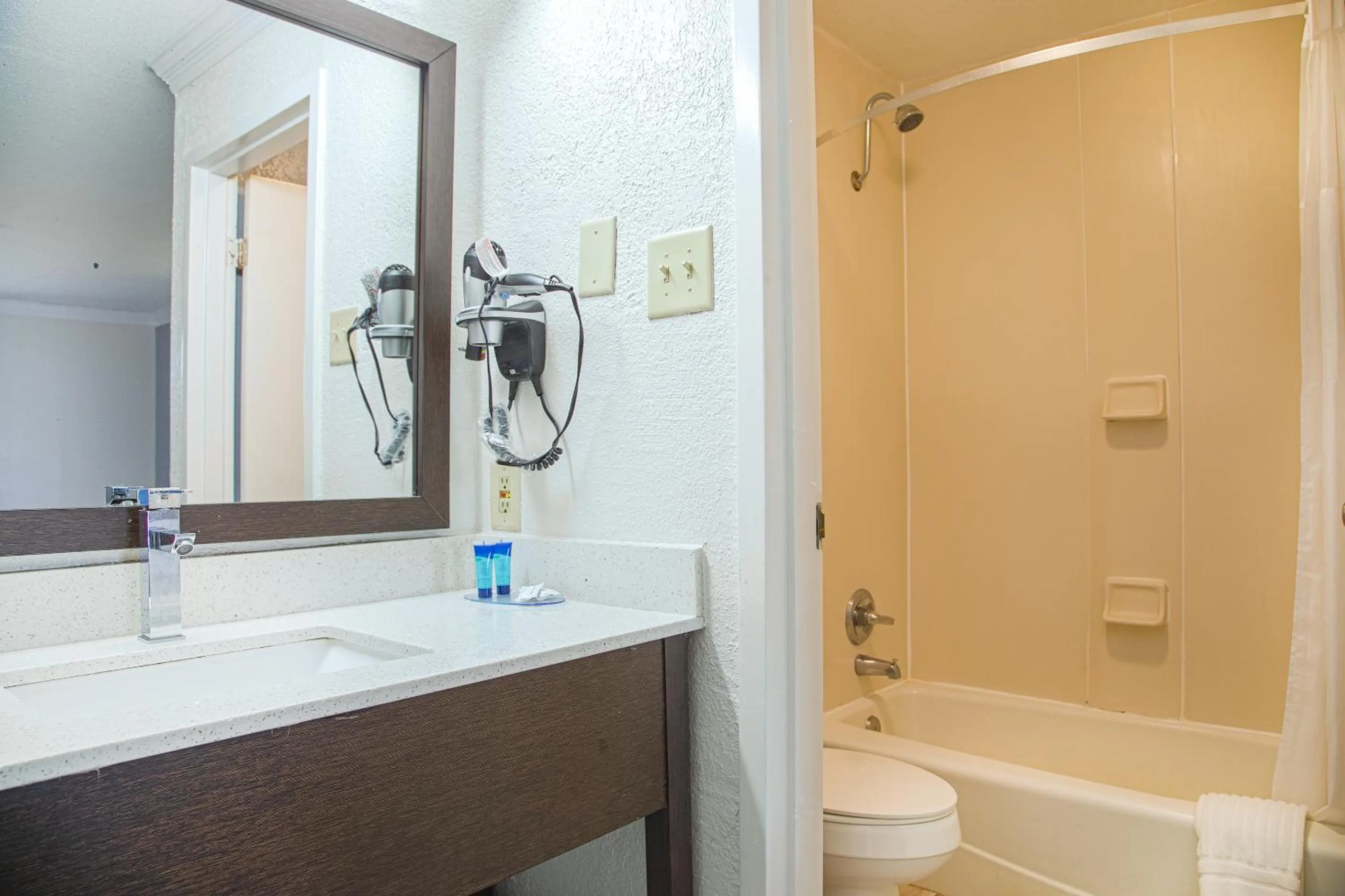 Bathroom in My Homes Macon North I-75 By OYO