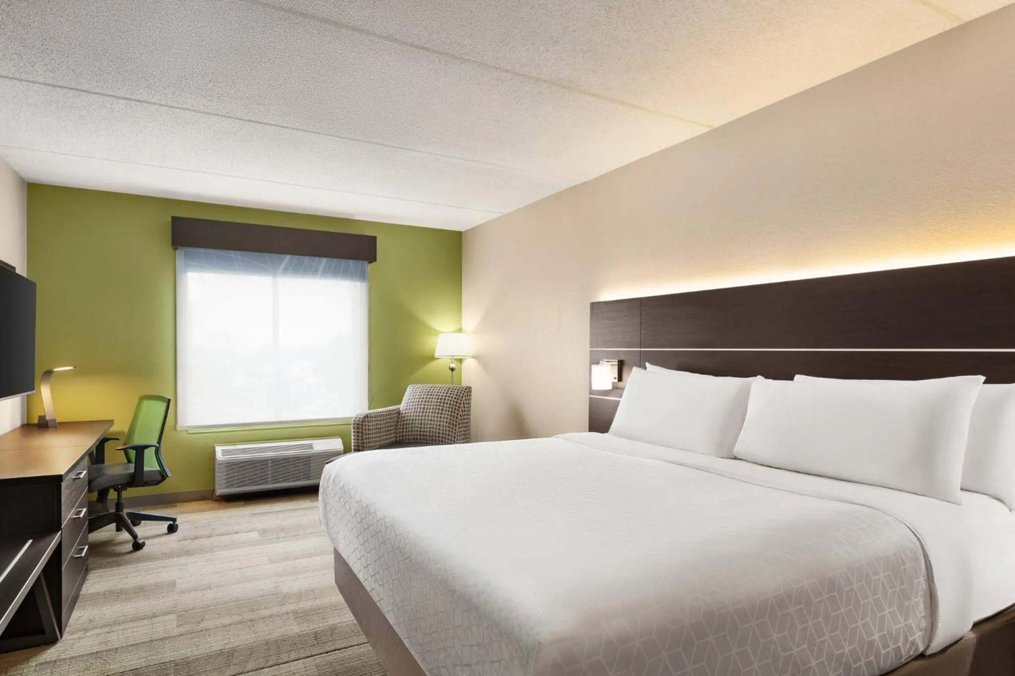 Photo of the whole room, Bed in Holiday Inn Express Hotel & Suites Live Oak by IHG