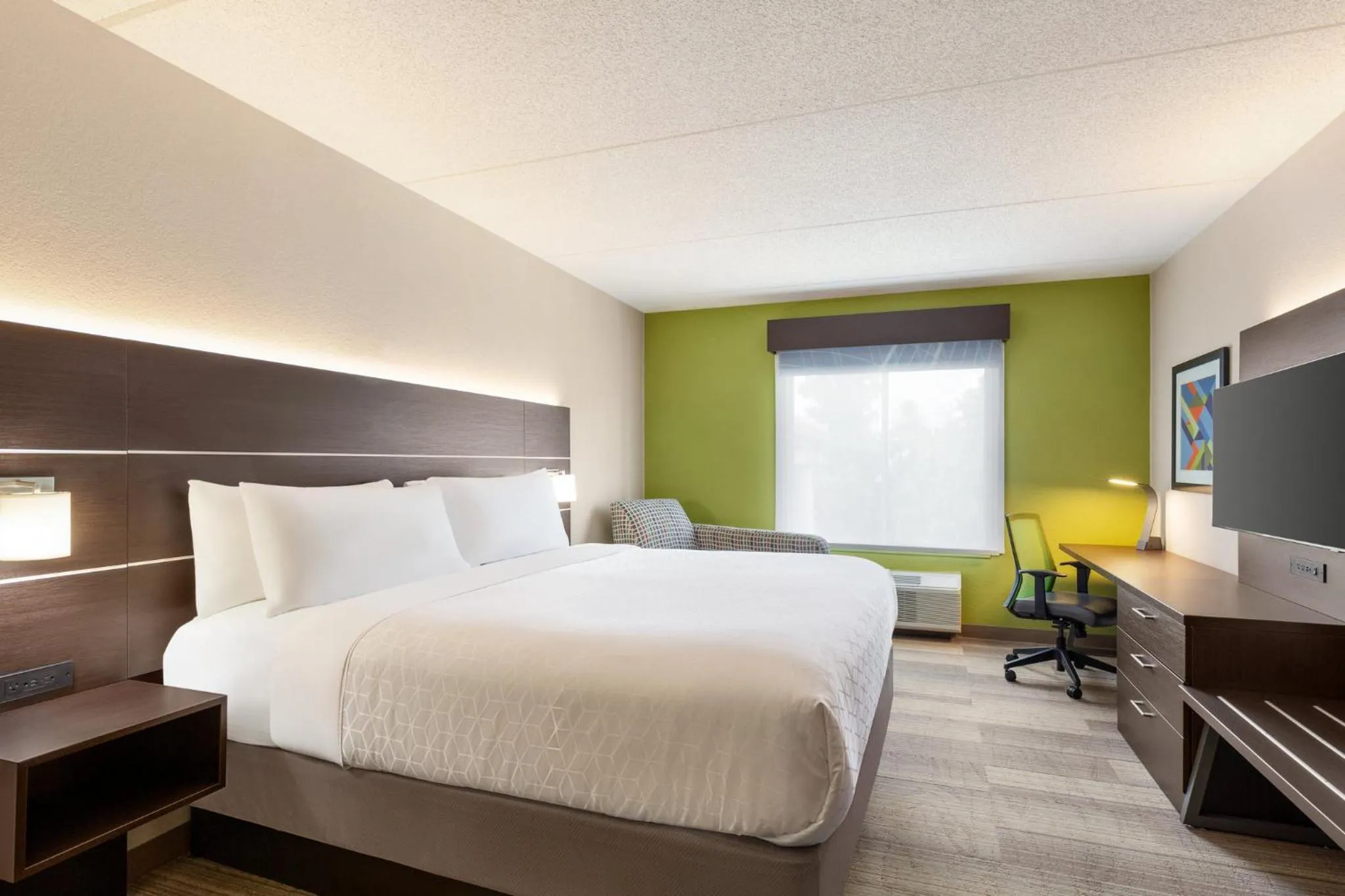 Photo of the whole room, Bed in Holiday Inn Express Hotel & Suites Live Oak by IHG