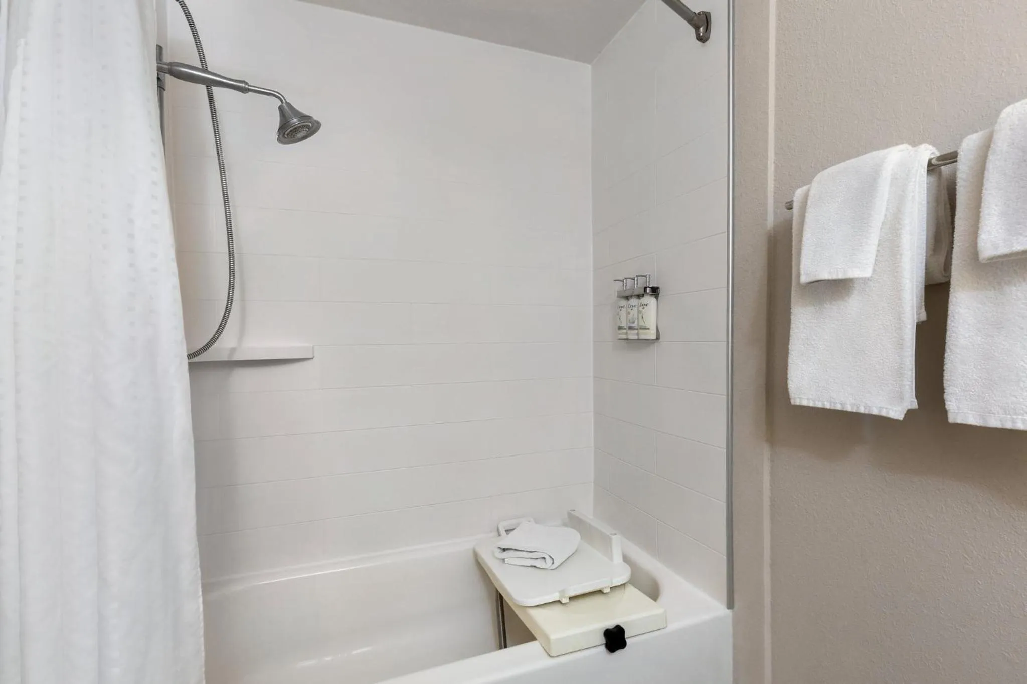 Photo of the whole room in Holiday Inn Express Hotel & Suites Live Oak by IHG