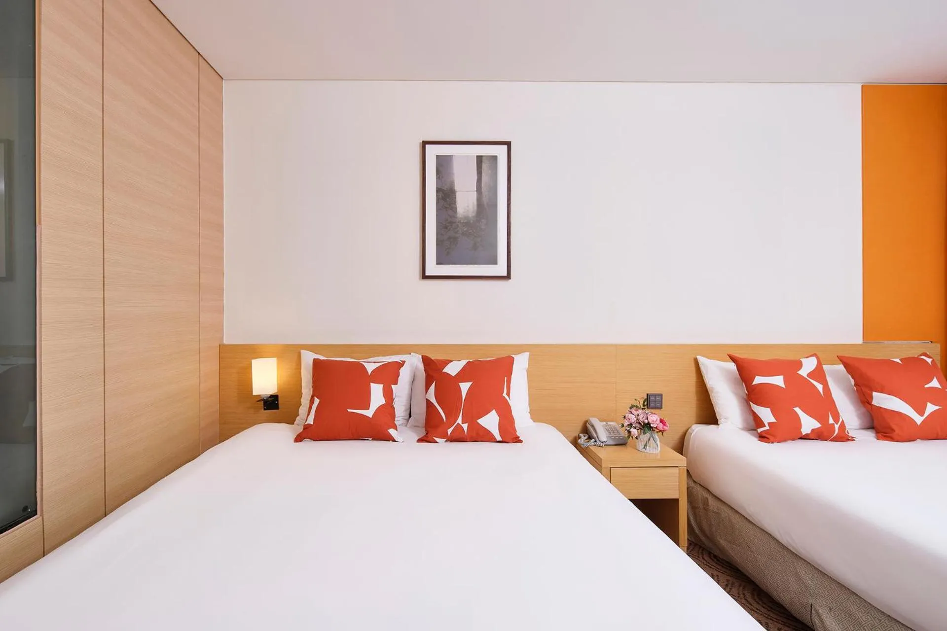 Photo of the whole room, Bed in Jeju Central City Hotel