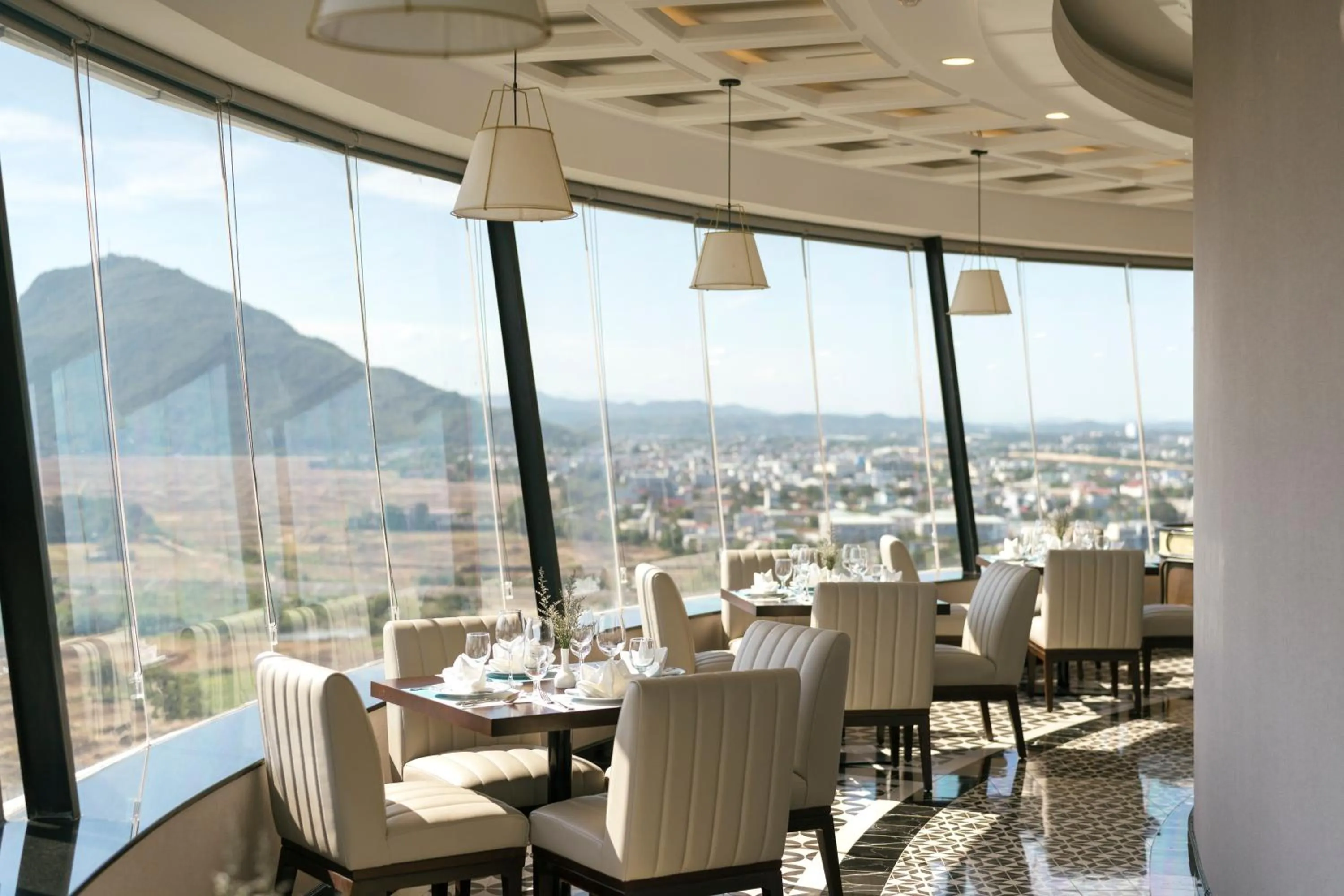 Lounge or bar in TUI BLUE Tuy Hoa - Wellness & Retreat Hotel