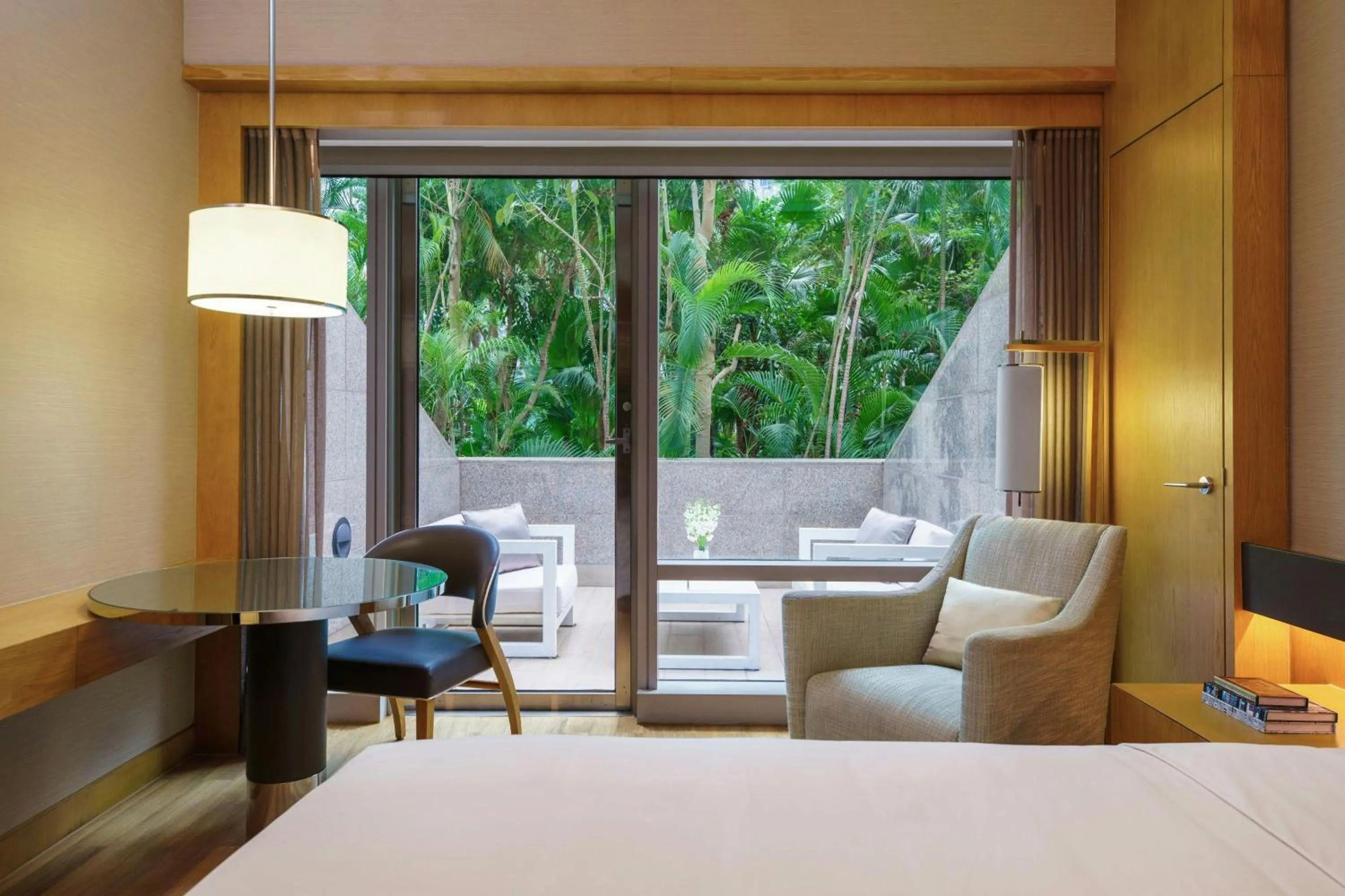 Photo of the whole room, Bed in Renaissance Hong Kong Harbour View Hotel