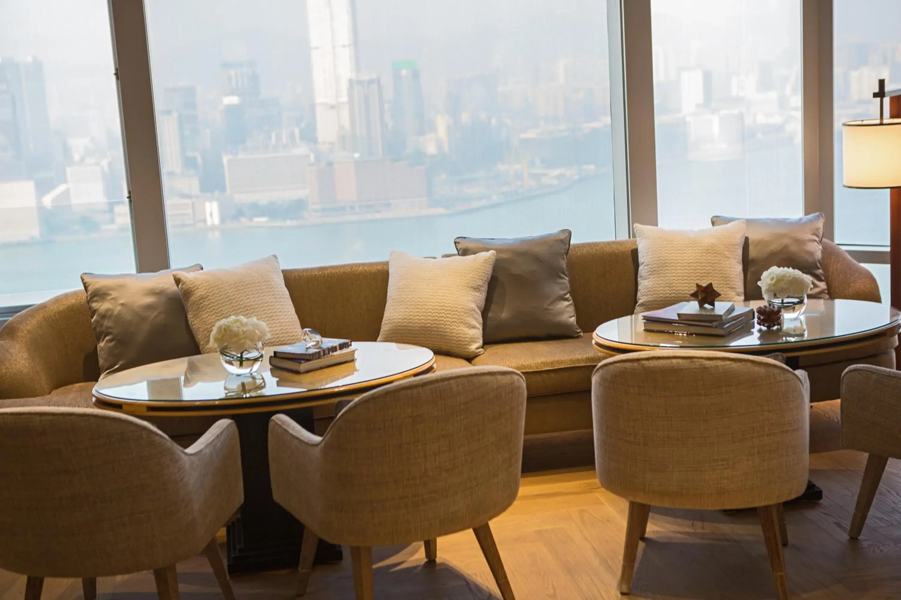 Superior Twin Suite with Executive Lounge Access in Renaissance Hong Kong Harbour View Hotel Superior Twin Suite with Executive Lounge Access in Renaissance Hong Kong Harbour View Hotel