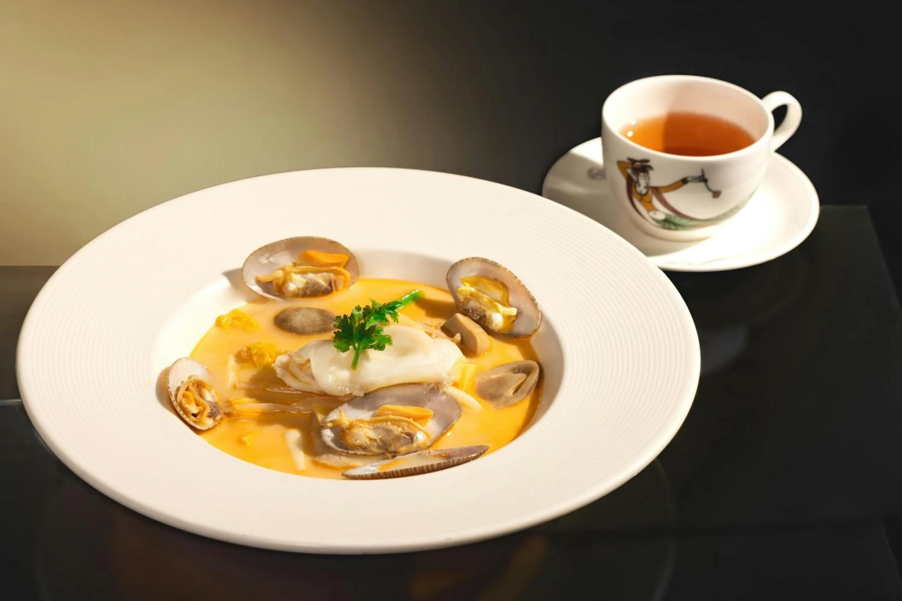 Restaurant/places to eat in Renaissance Hong Kong Harbour View Hotel