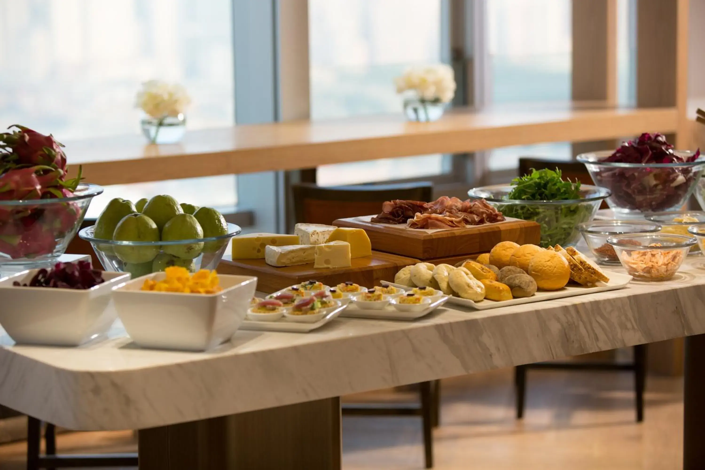 Club Queen Room with Garden View and Executive Lounge Access in Renaissance Hong Kong Harbour View Hotel Club Queen Room with Garden View and Executive Lounge Access in Renaissance Hong Kong Harbour View Hotel