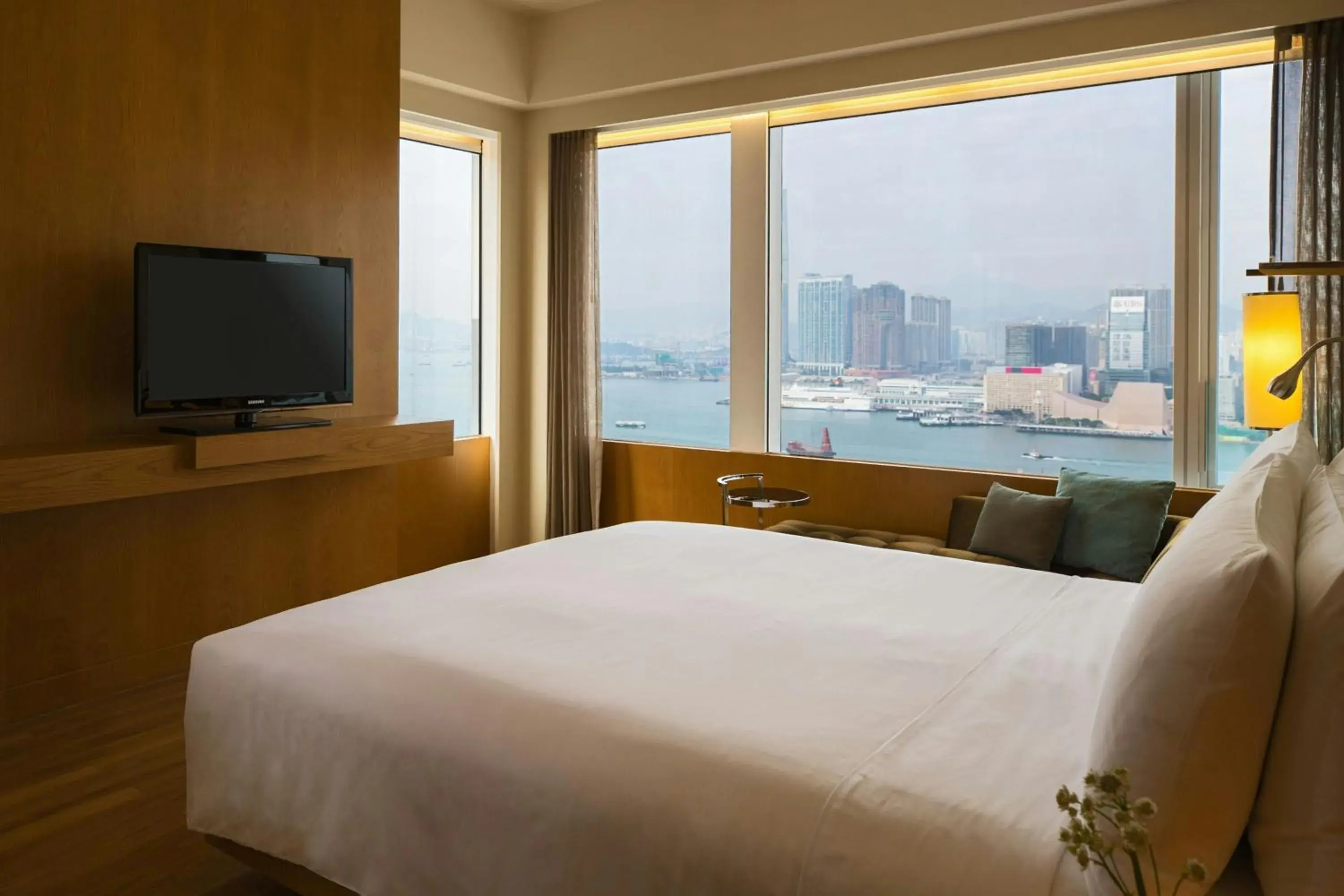 Superior King Suite with Harbor View and Executive Lounge Access in Renaissance Hong Kong Harbour View Hotel Superior King Suite with Harbor View and Executive Lounge Access in Renaissance Hong Kong Harbour View Hotel