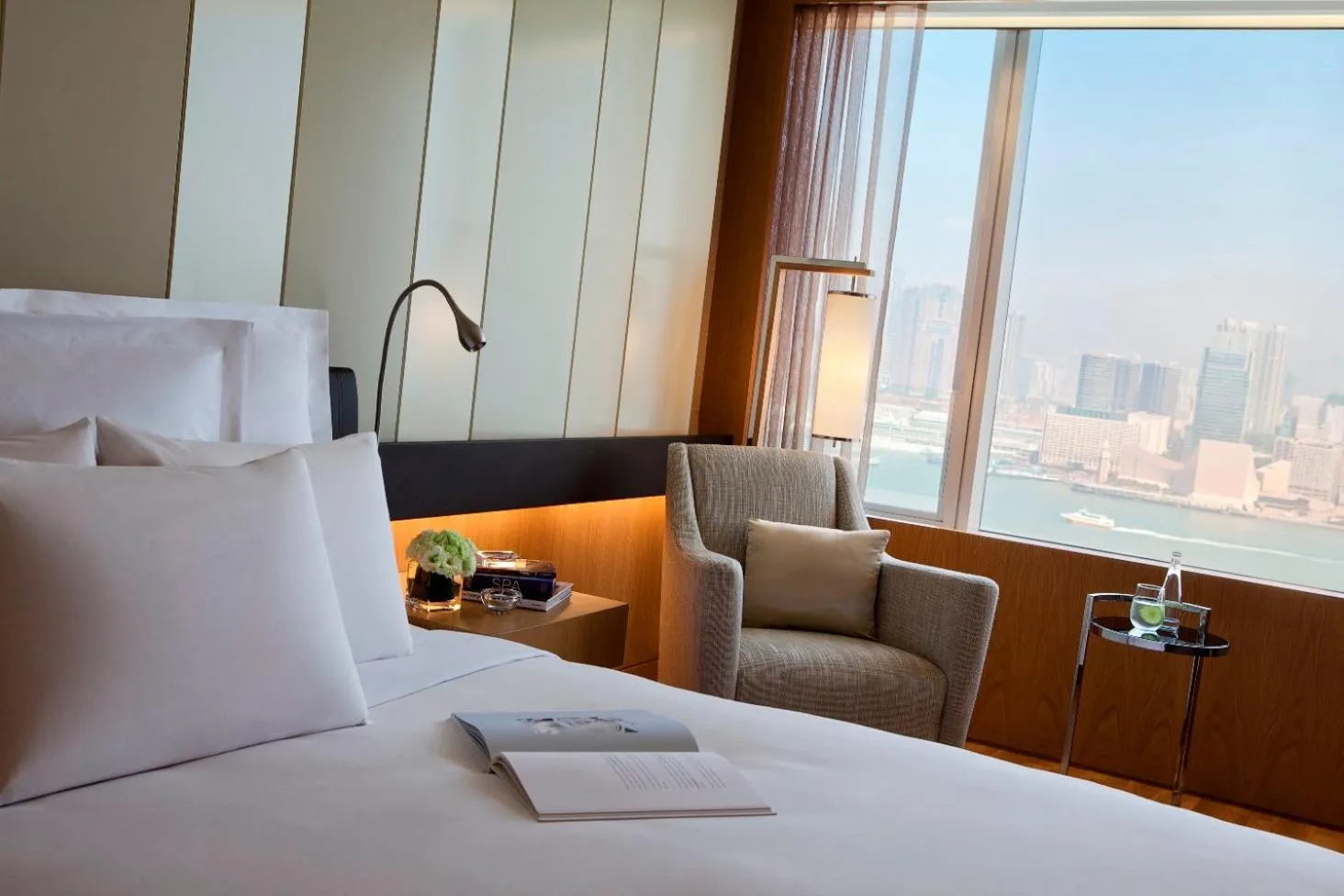 Bedroom, Bed in Renaissance Hong Kong Harbour View Hotel