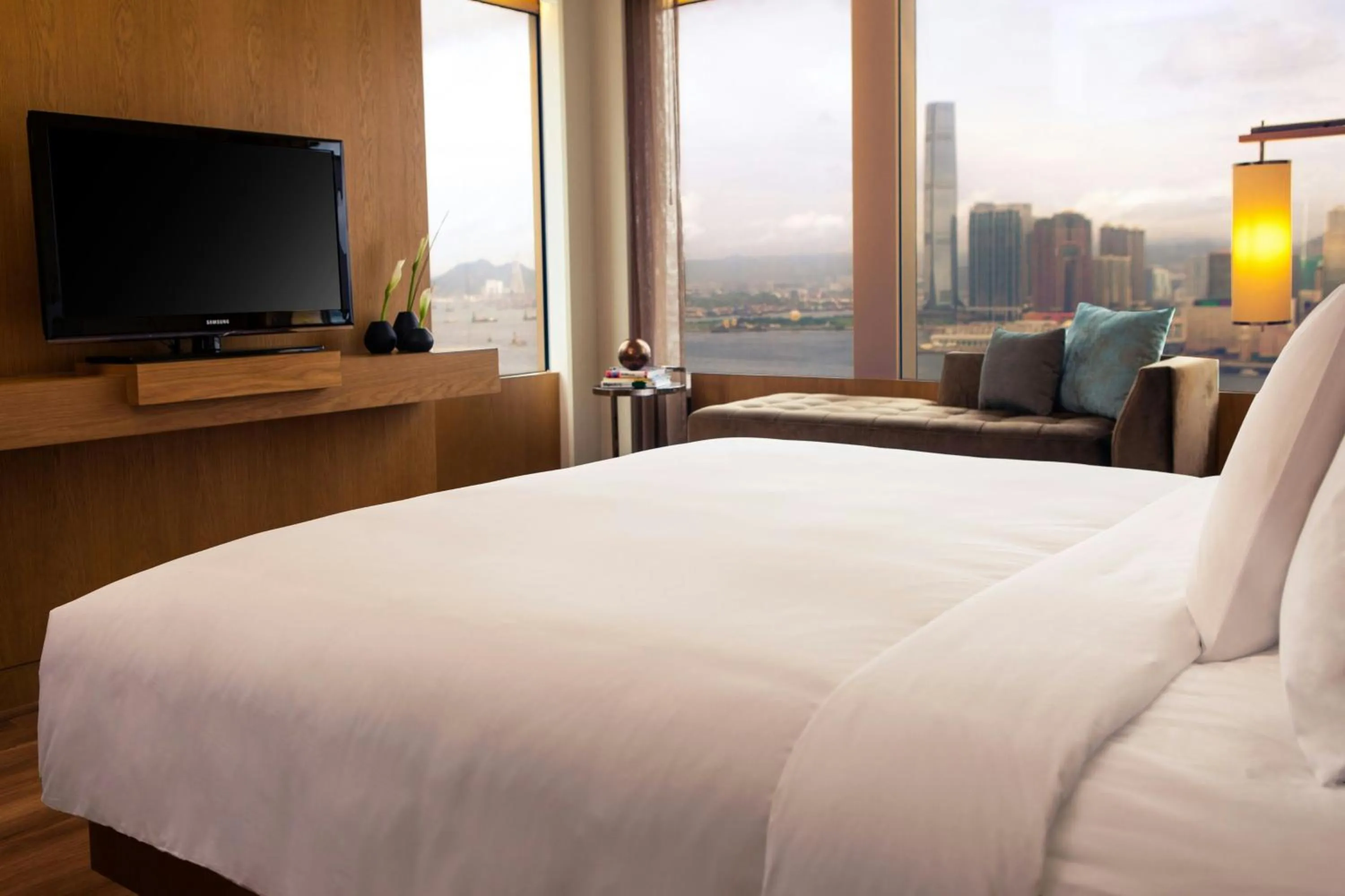 Bedroom, Bed in Renaissance Hong Kong Harbour View Hotel