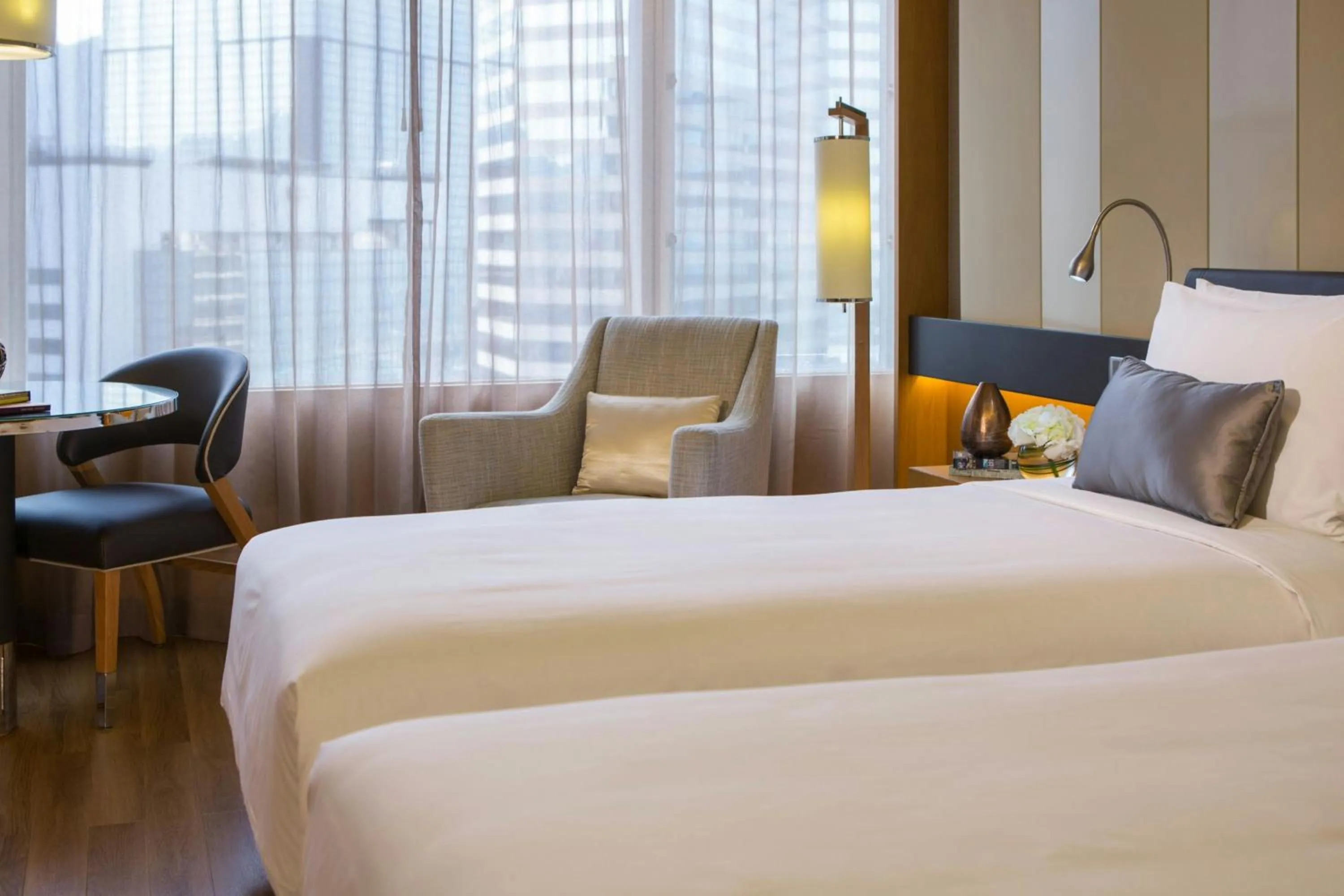 Photo of the whole room, Bed in Renaissance Hong Kong Harbour View Hotel