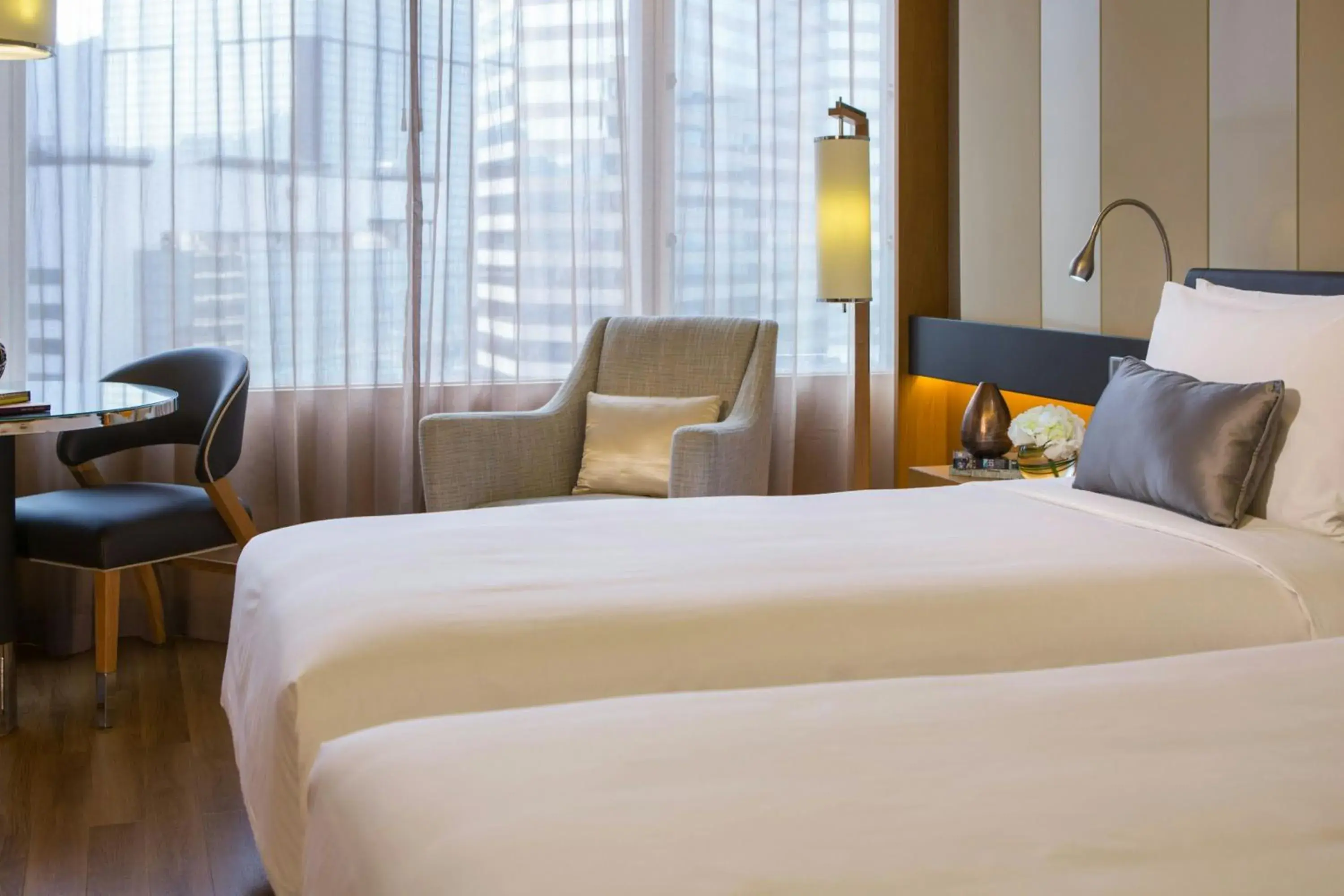 Club Twin Room with Garden View and Executive Lounge Access in Renaissance Hong Kong Harbour View Hotel Club Twin Room with Garden View and Executive Lounge Access in Renaissance Hong Kong Harbour View Hotel