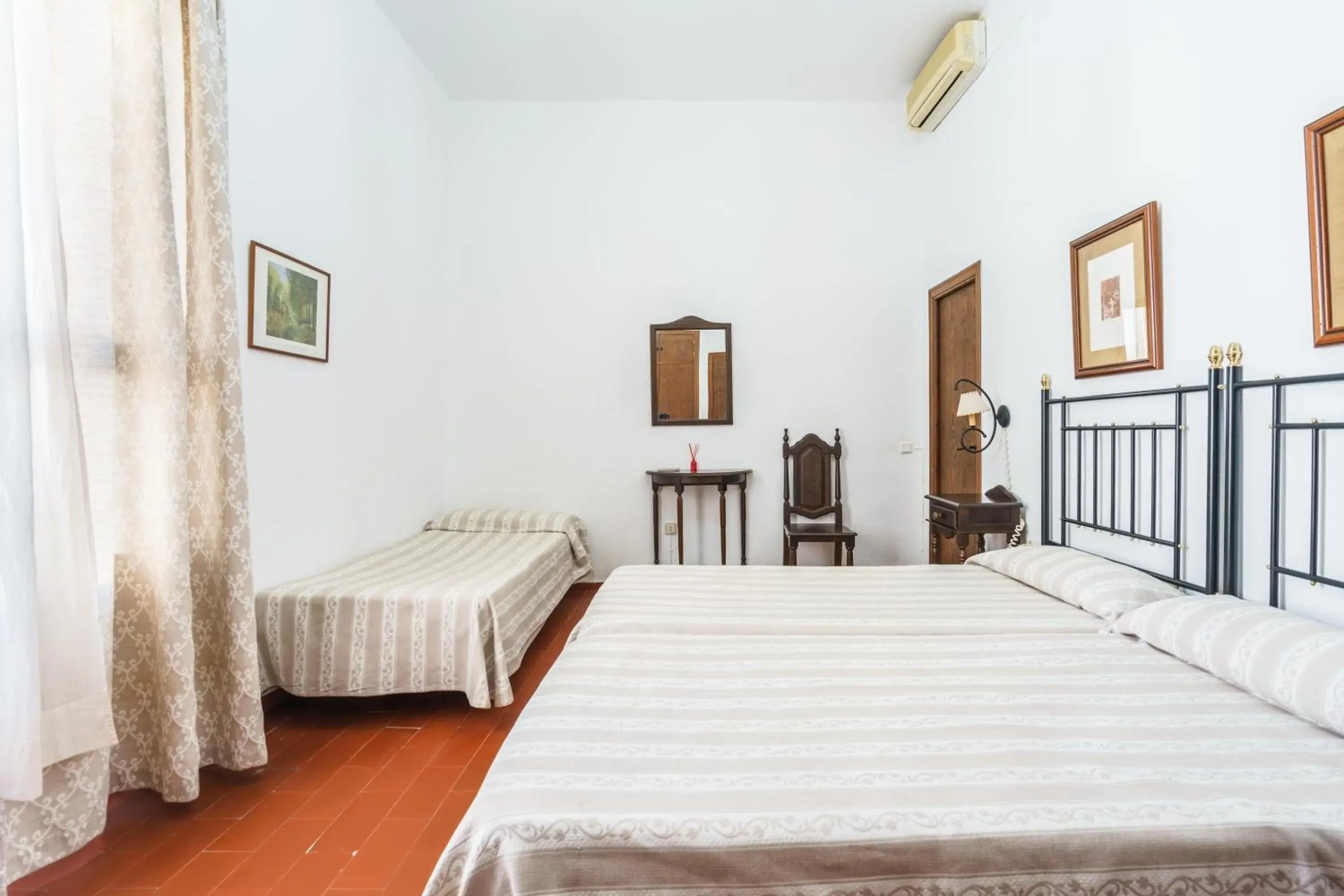 Triple Room in Hotel Marqués de Torresoto by Vivere Stays Triple Room in Hotel Marqués de Torresoto by Vivere Stays