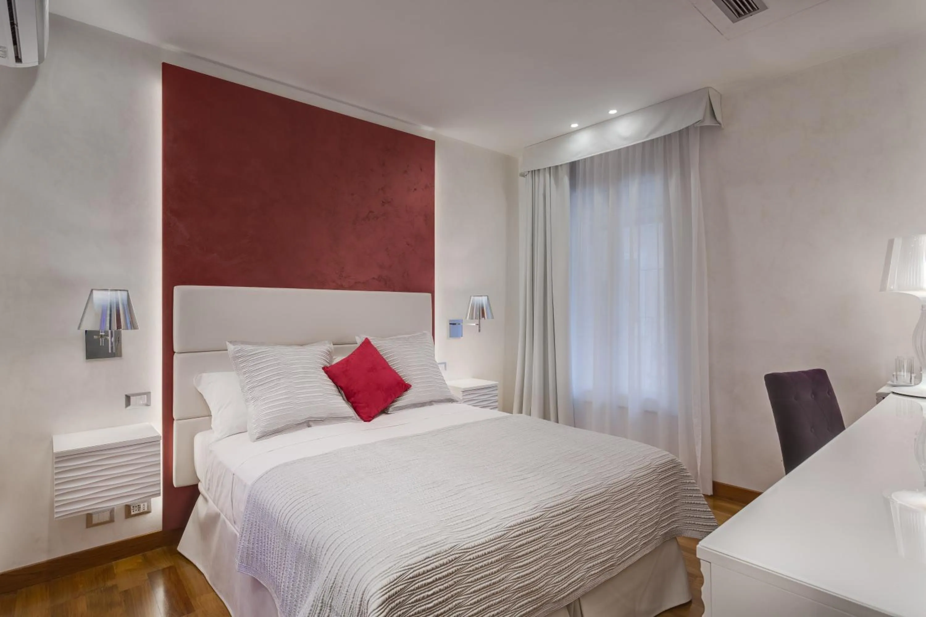 Photo of the whole room, Bed in Shali Luxury Suite Spagna
