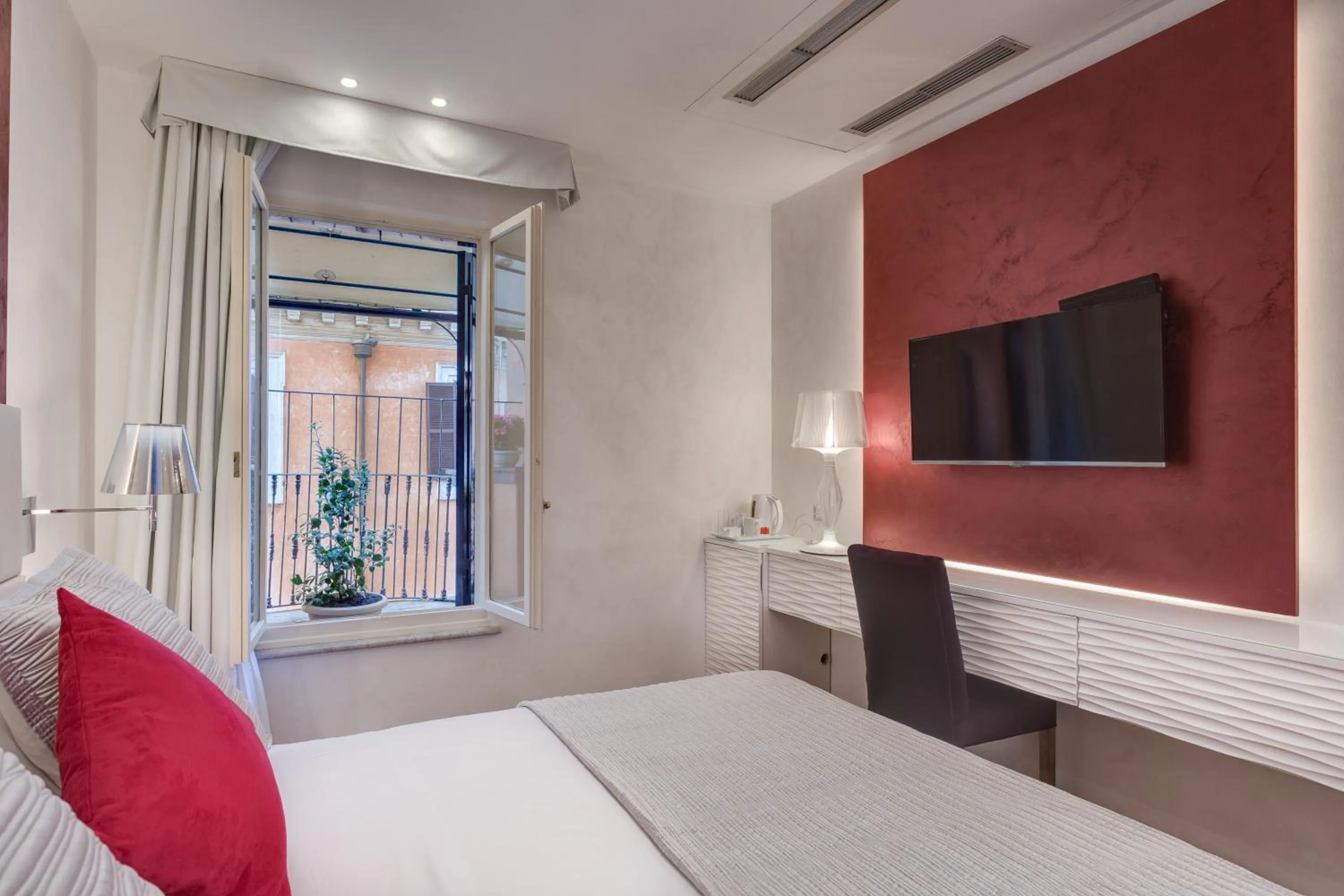 Bedroom, Bed in Shali Luxury Suite Spagna