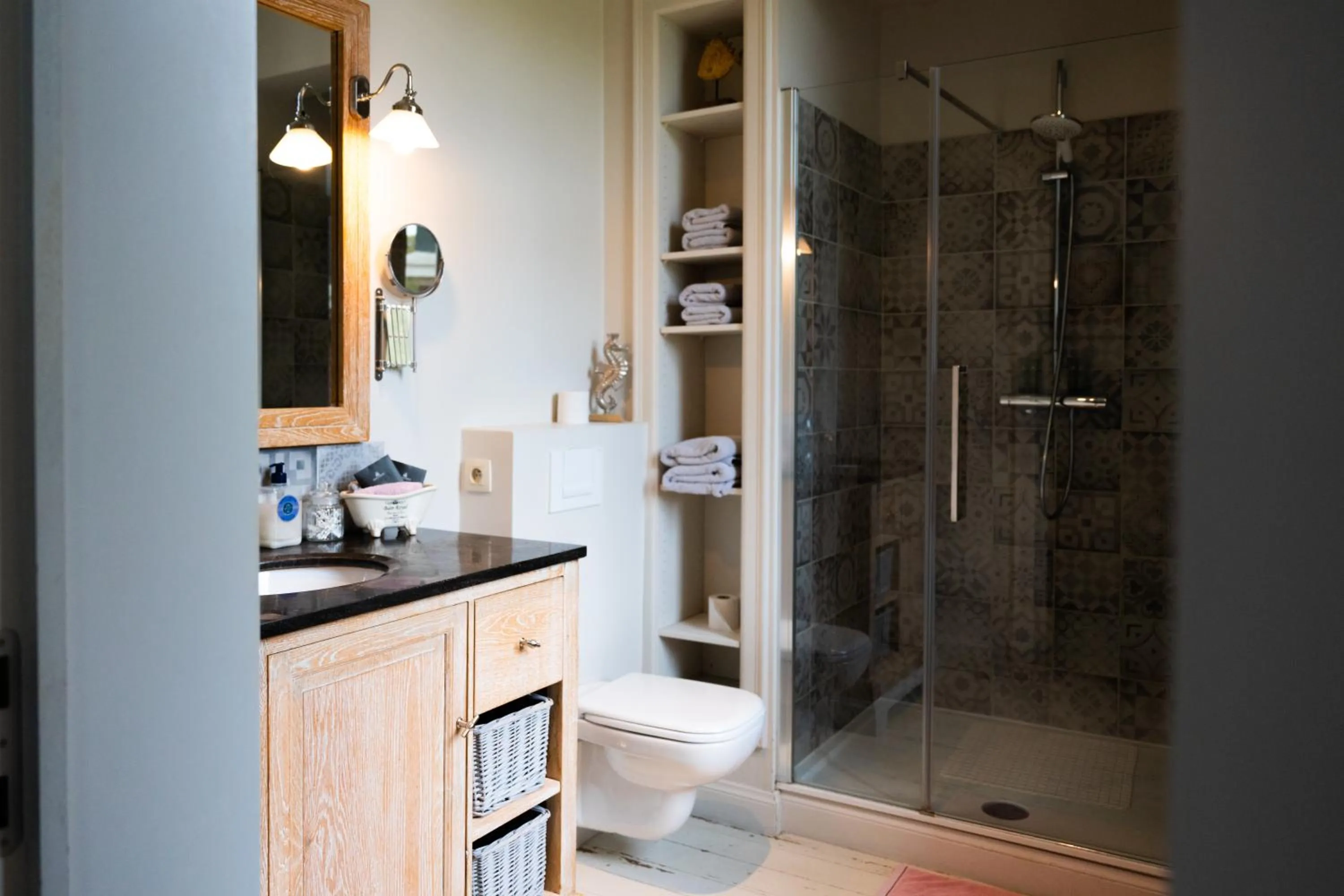 Shower in Porta Cité