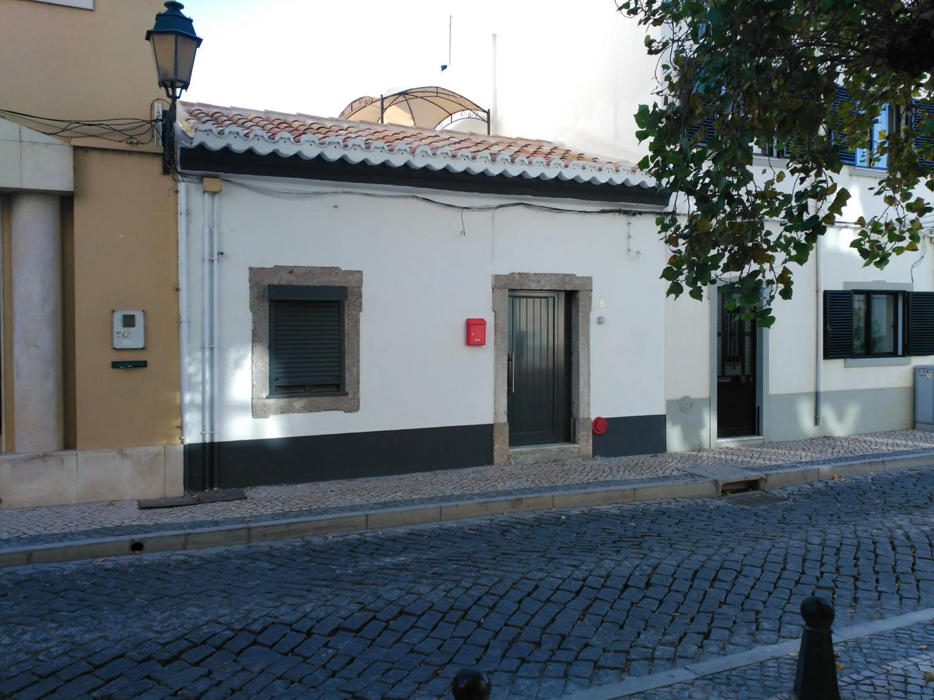 Facade/entrance in The Sunny Cottage by Freetimealgarve