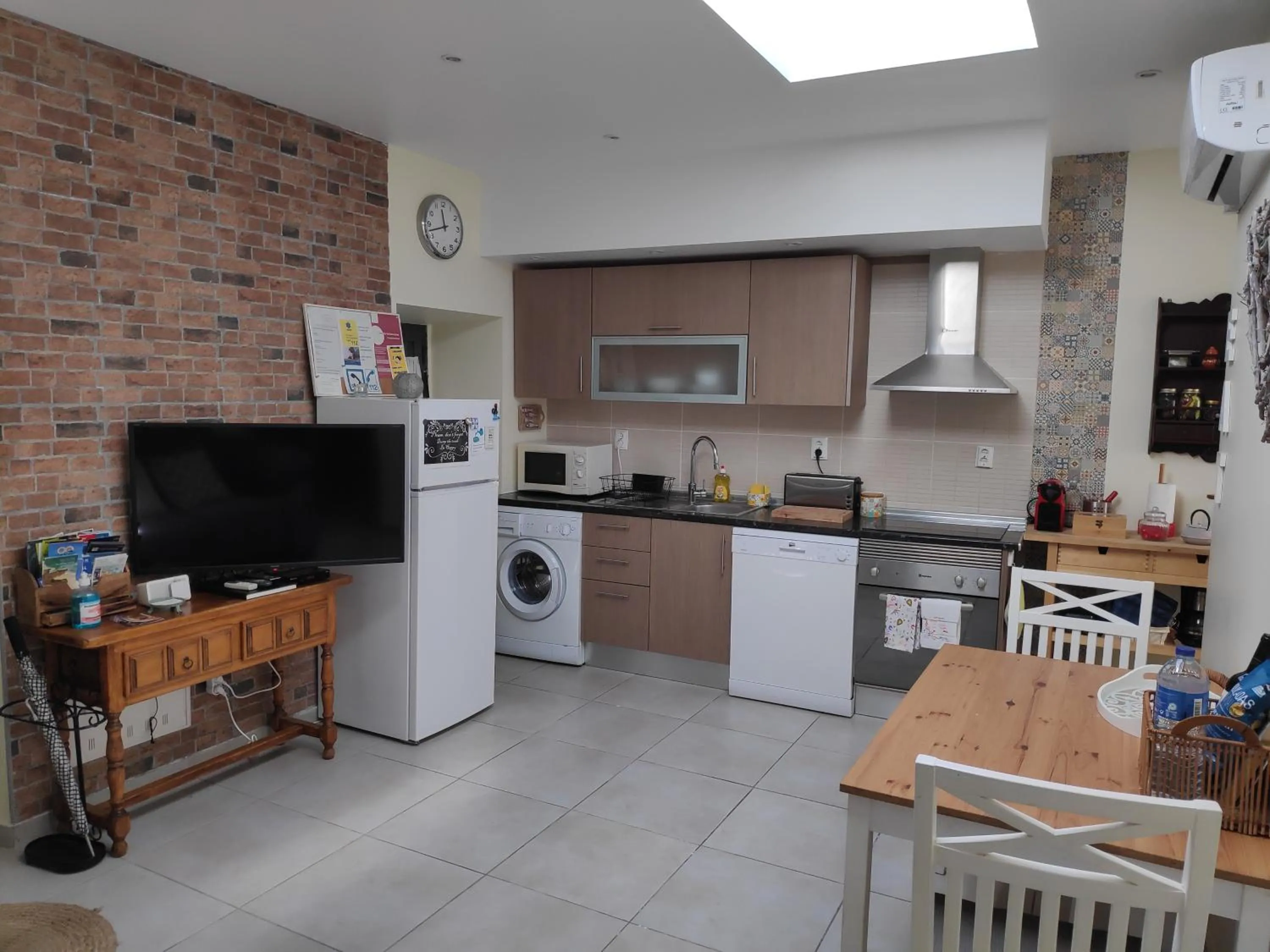 Kitchen or kitchenette in The Sunny Cottage by Freetimealgarve