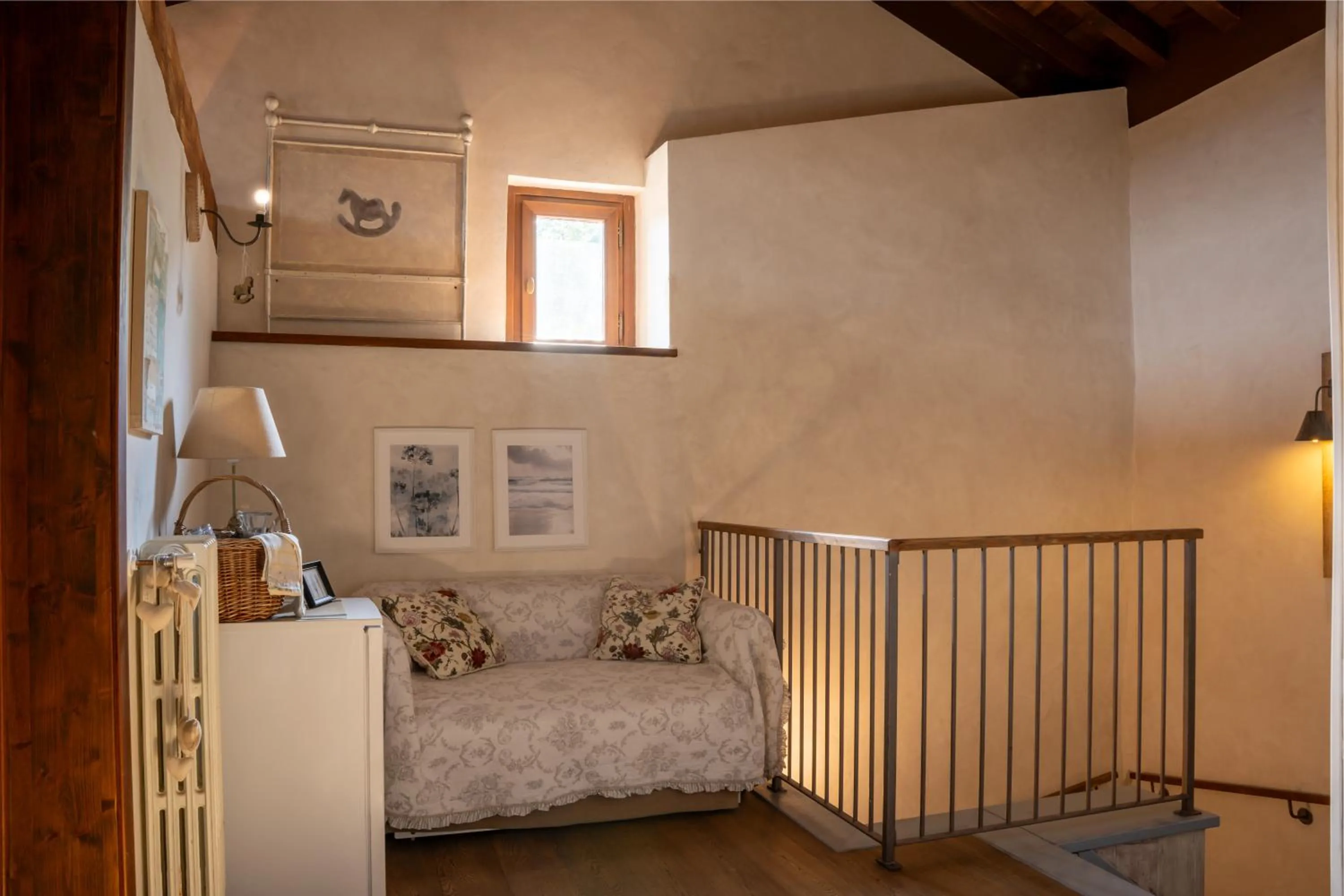 Seating area, Bed in Premignaga Natural Home