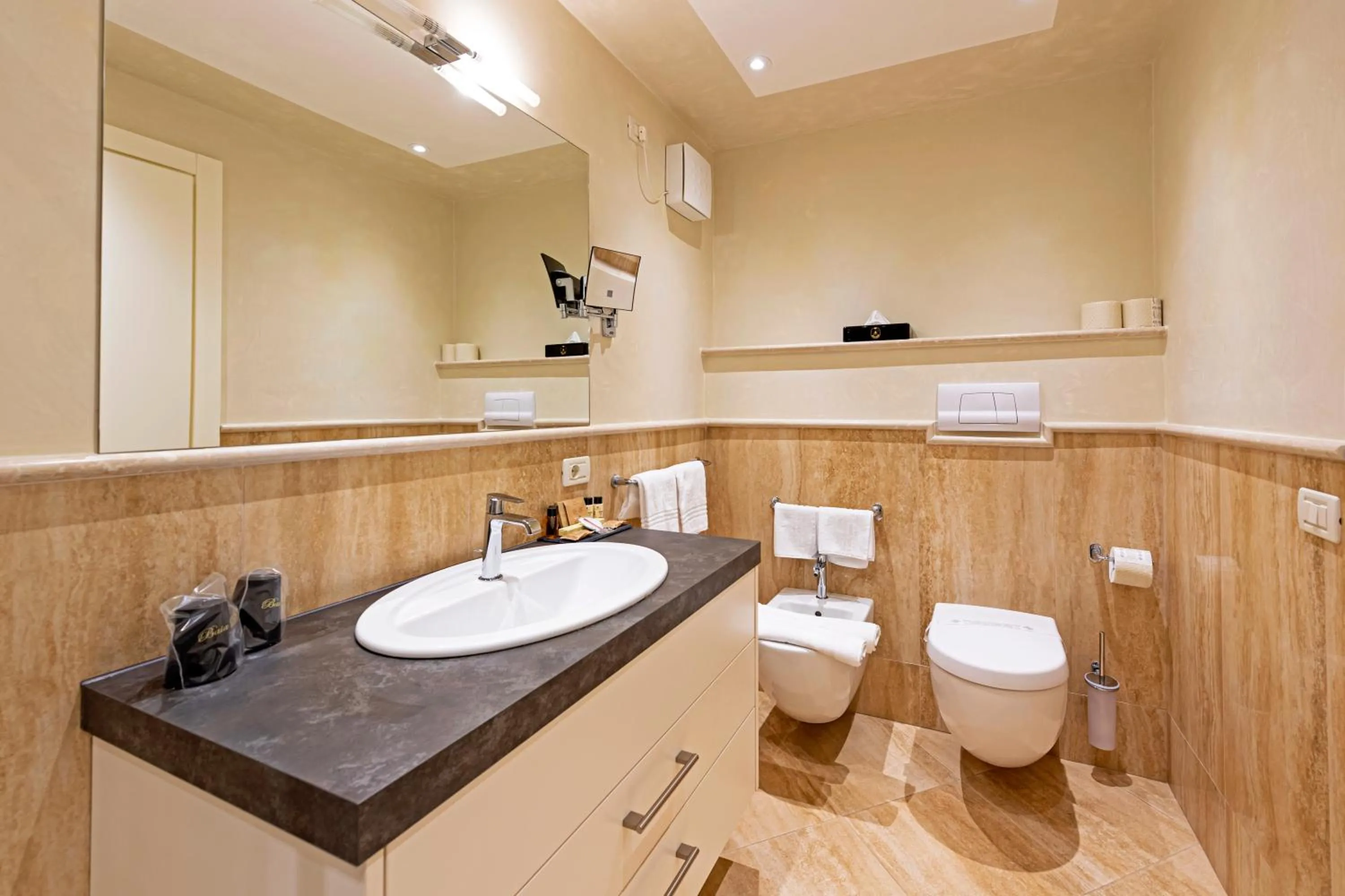 Toilet in Hotel Baia D'Oro - Adults Only