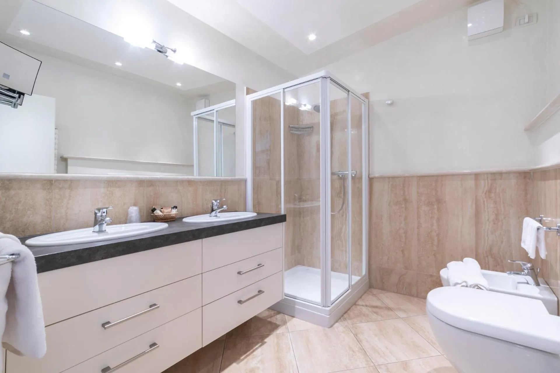 Shower in Hotel Baia D'Oro - Adults Only