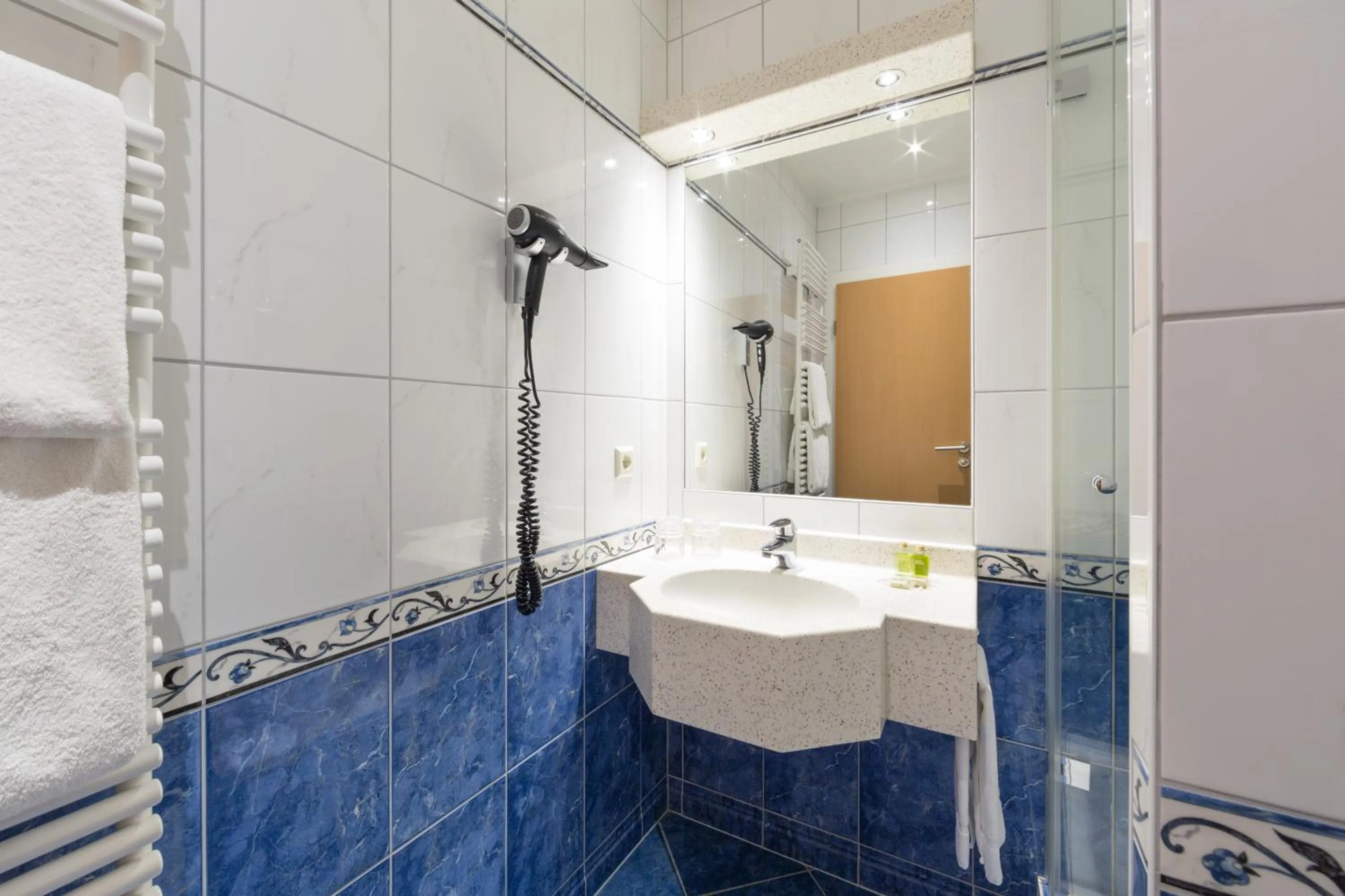 Shower in Hotel Perrin - former Carlton